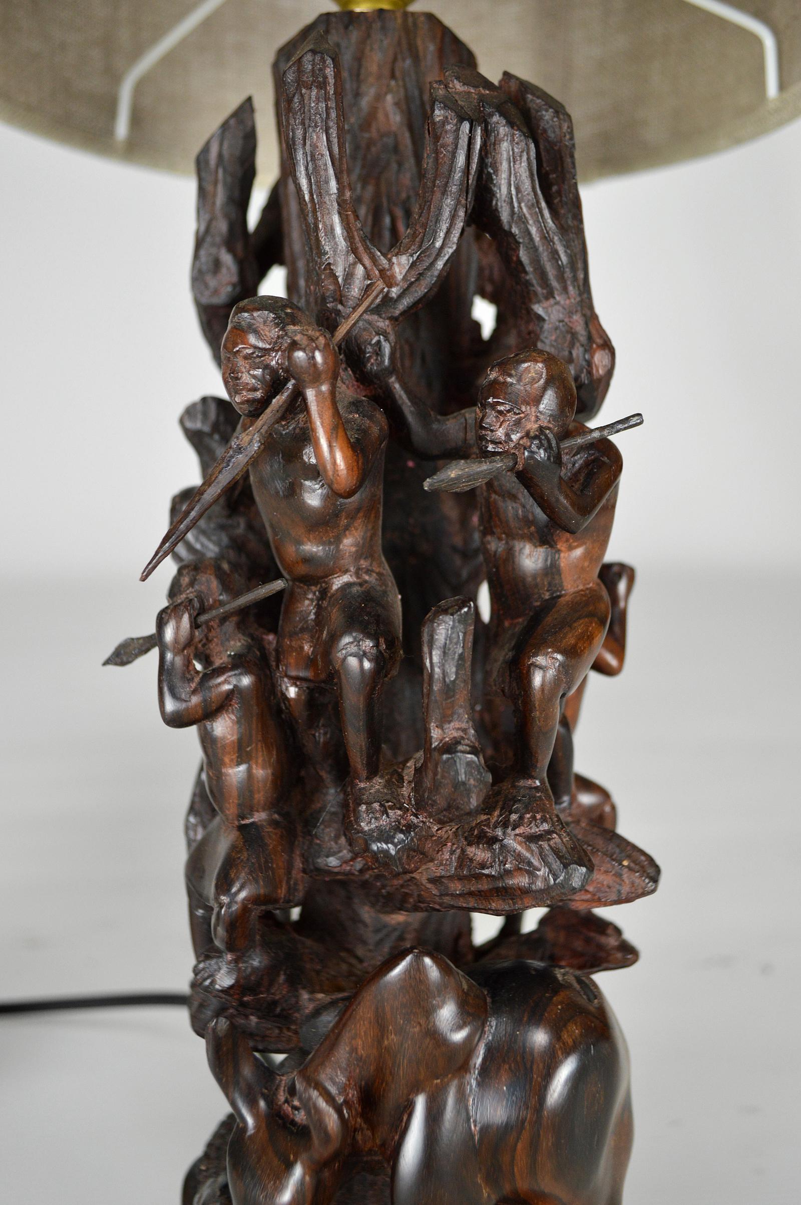 Lampe africaine sculptée en ébène Bon état - En vente à VÉZELAY, FR