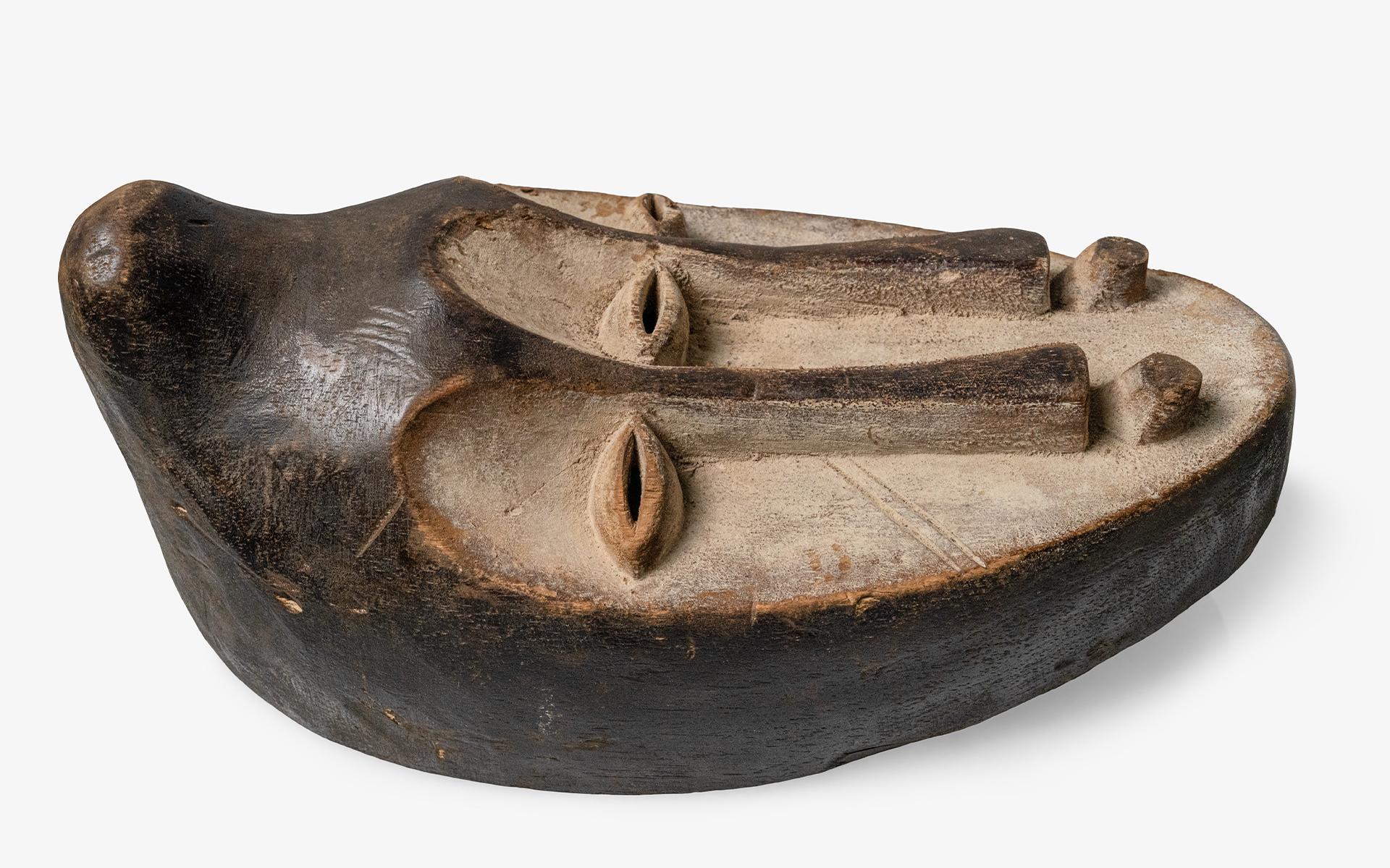 Juego de máscaras africanas talladas de Gabón (2 piezas) en venta 1