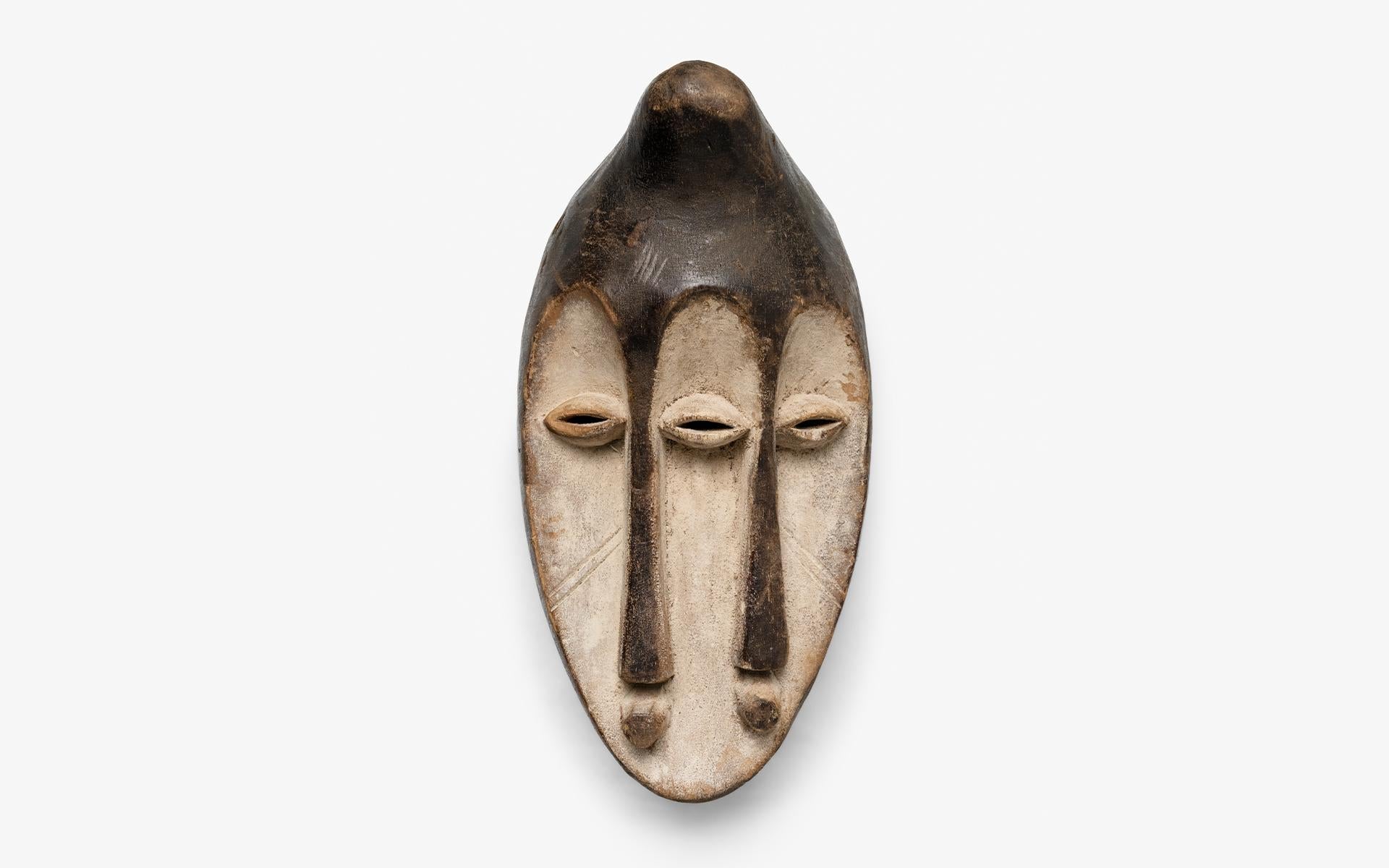African Carved Gabon Mask Set (2 pieces) In Good Condition For Sale In İSTANBUL, TR