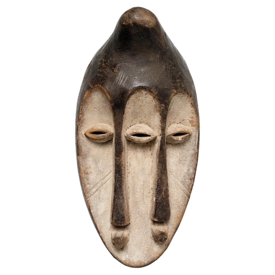 Set de masques africains sculptés du Gabon (2 pièces)