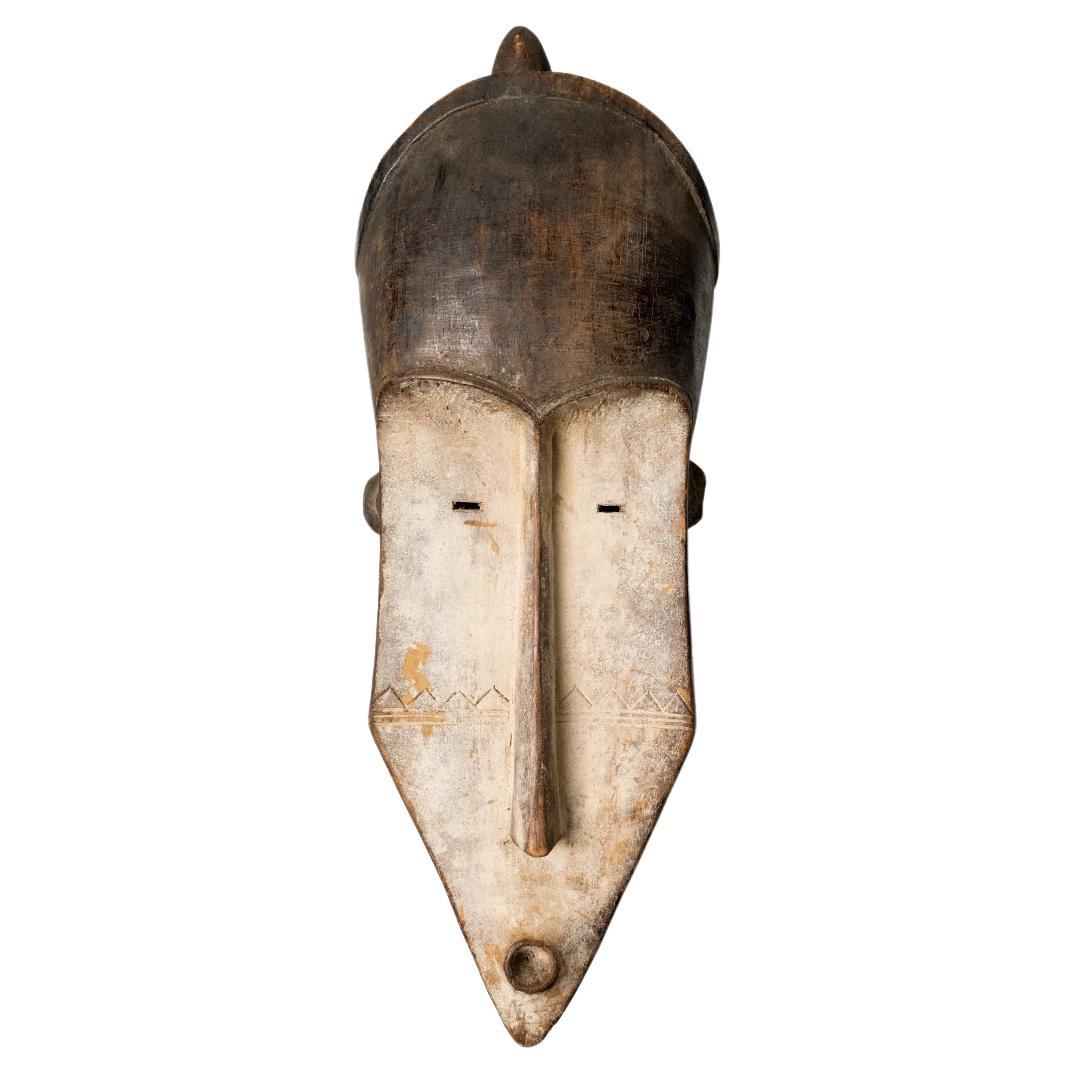 Set de masques africains sculptés du Gabon (2 pièces) en vente