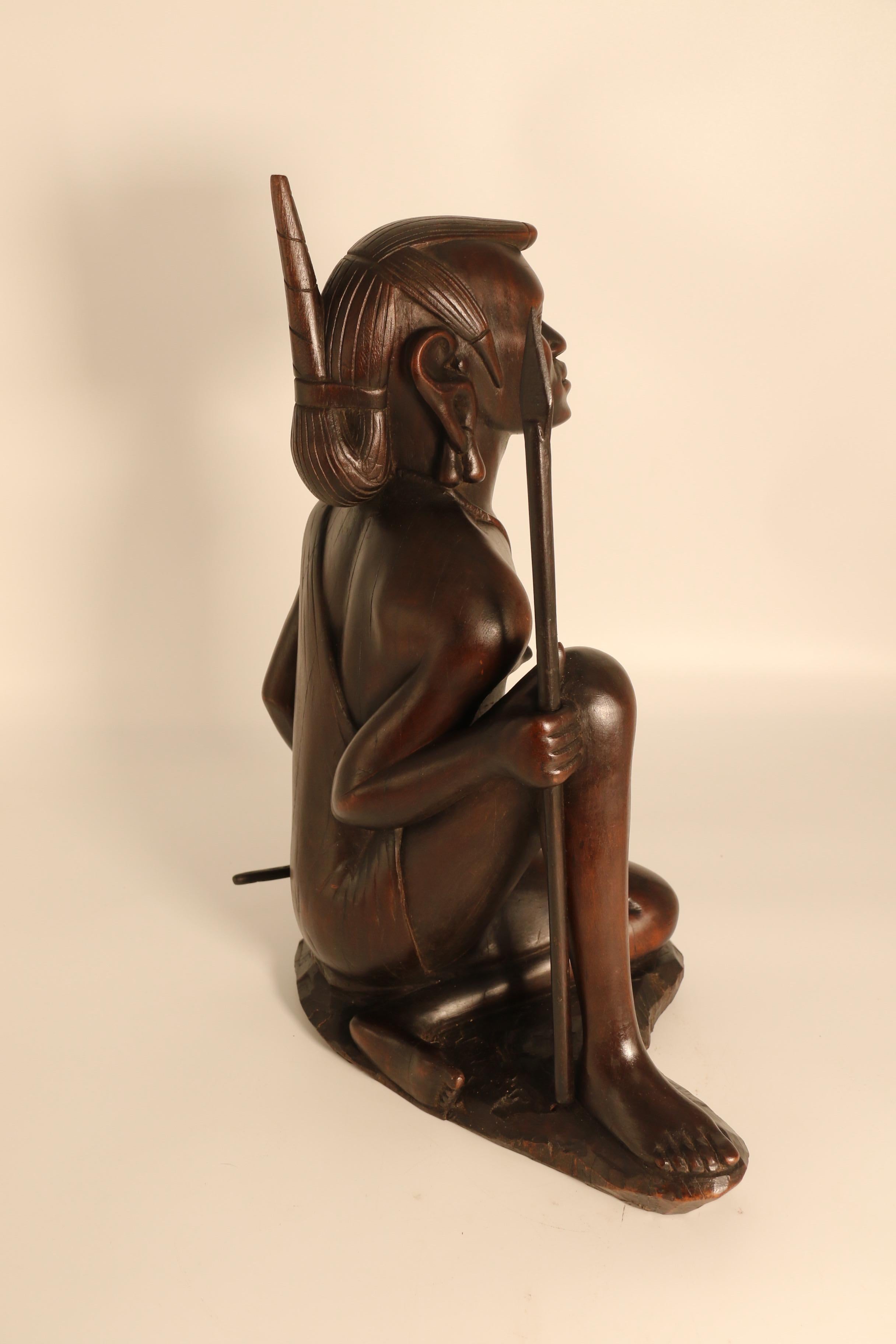 Figura africana in legno duro intagliato di un guerriero Maasai, firmata, circa 1930 In condizioni buone in vendita a Central England, GB