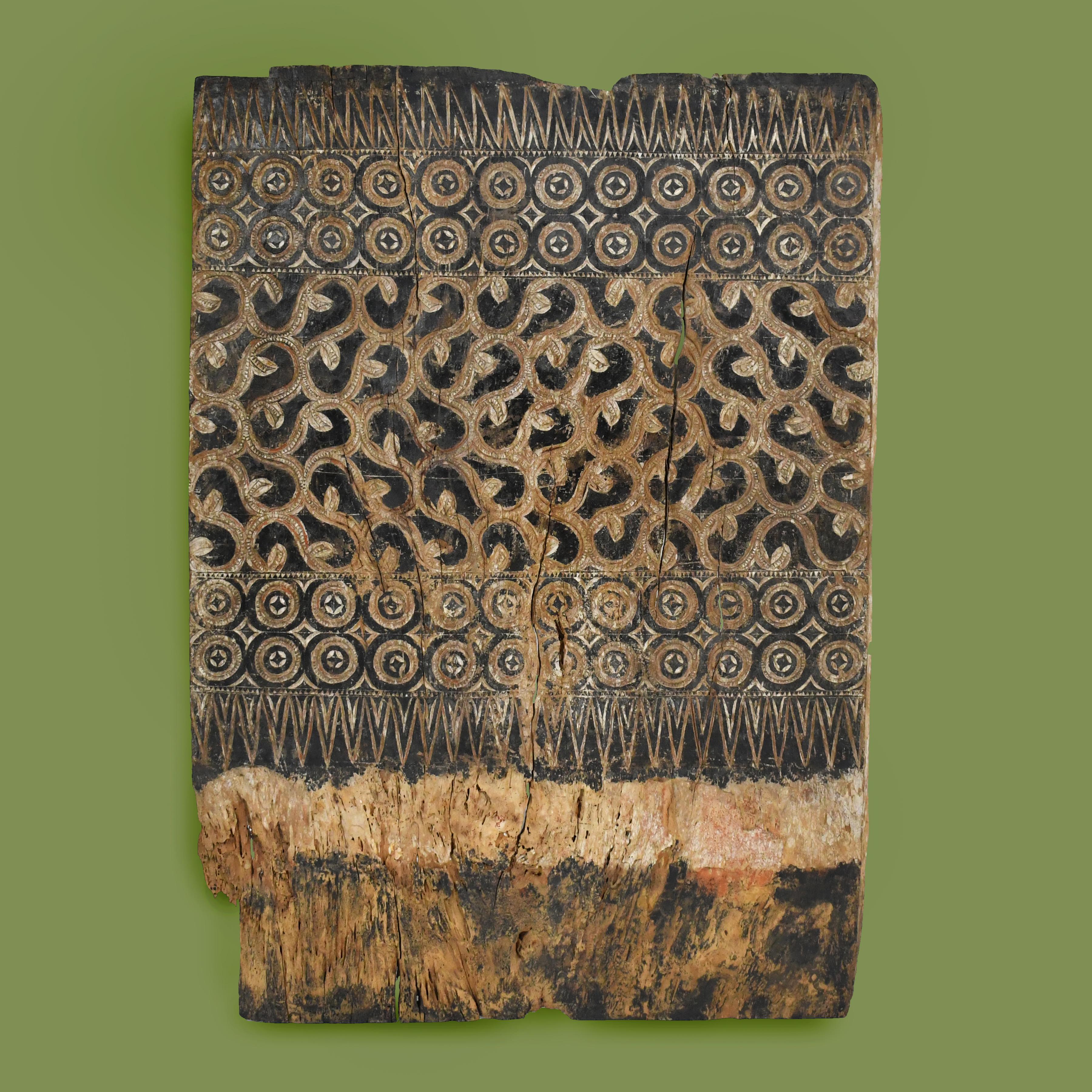 Porte africaine en bois sculpté Abîmé - En vente à Highland, IN