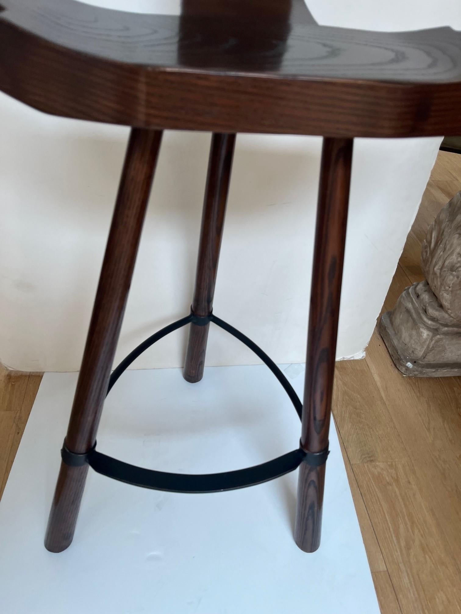 Américain Tabouret africain en bois et fer sculpté en vente