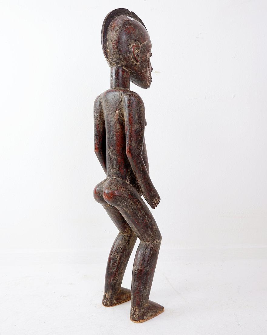 Tribal African carved wooden statue - 20th For Sale