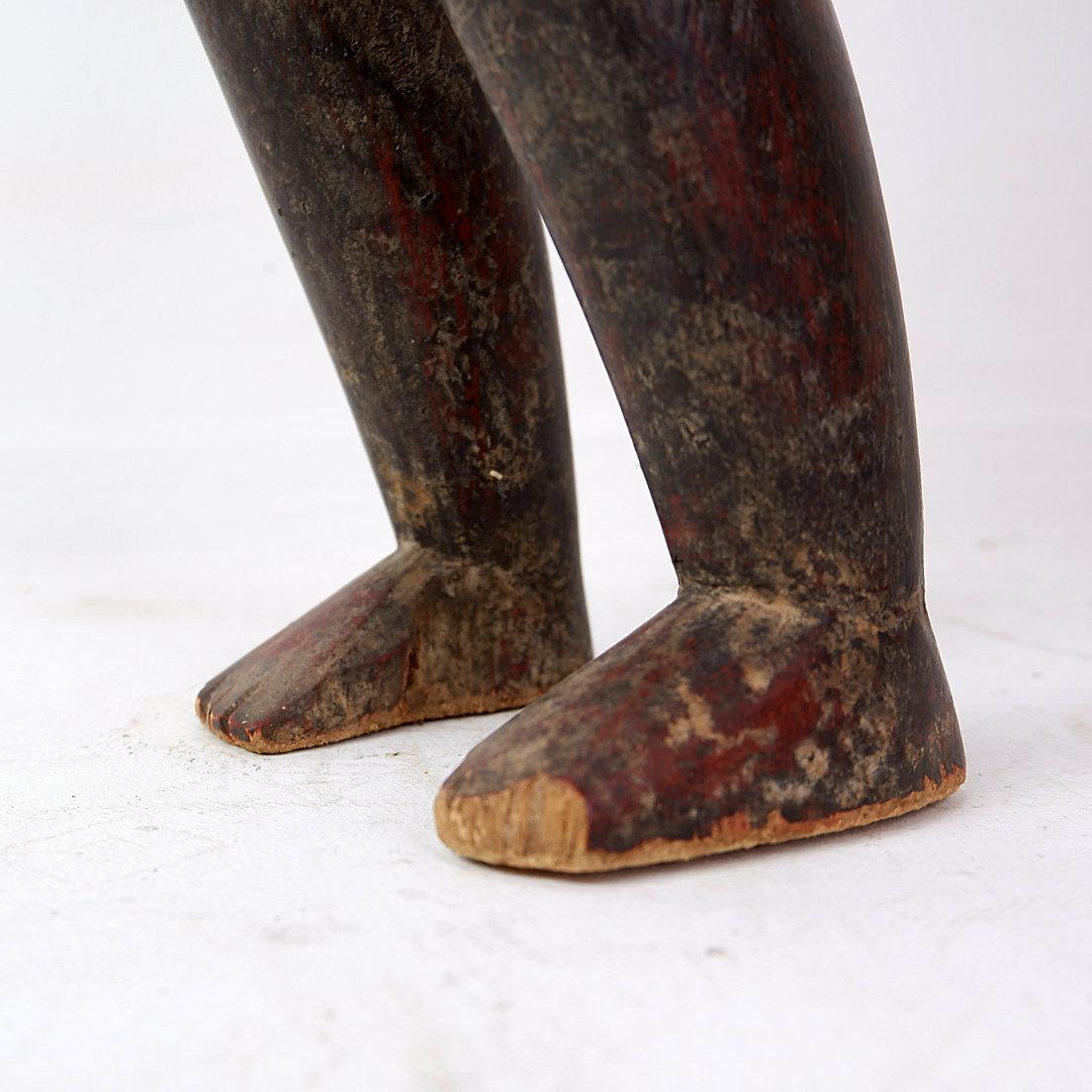 African carved wooden statue - 20th In Good Condition For Sale In Linkebeek, BE