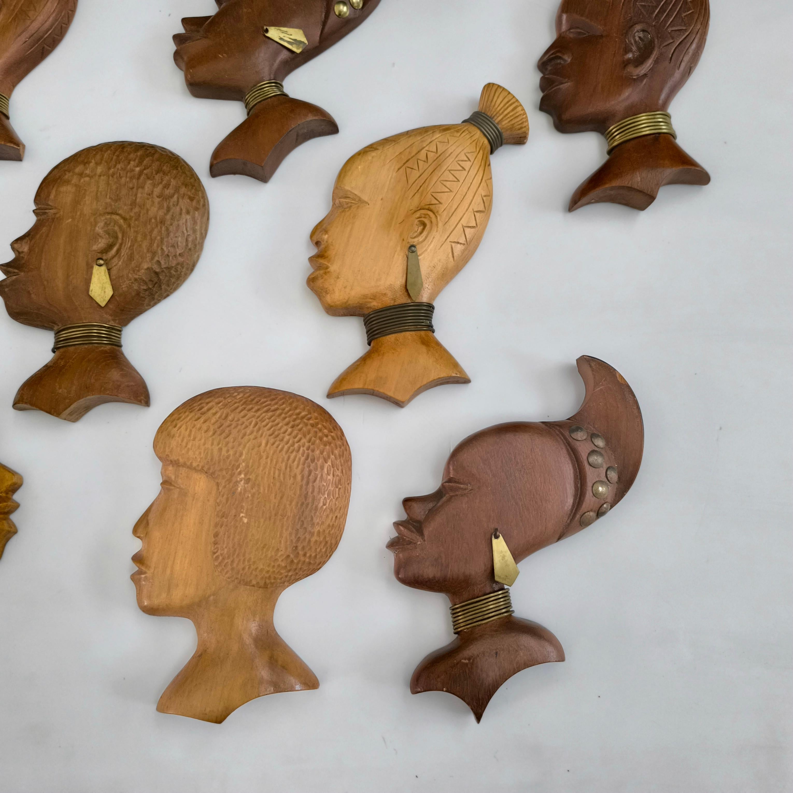 Tallado africano  Cabezas de Mujer de Madera de Estilo Tribal. Metal en venta
