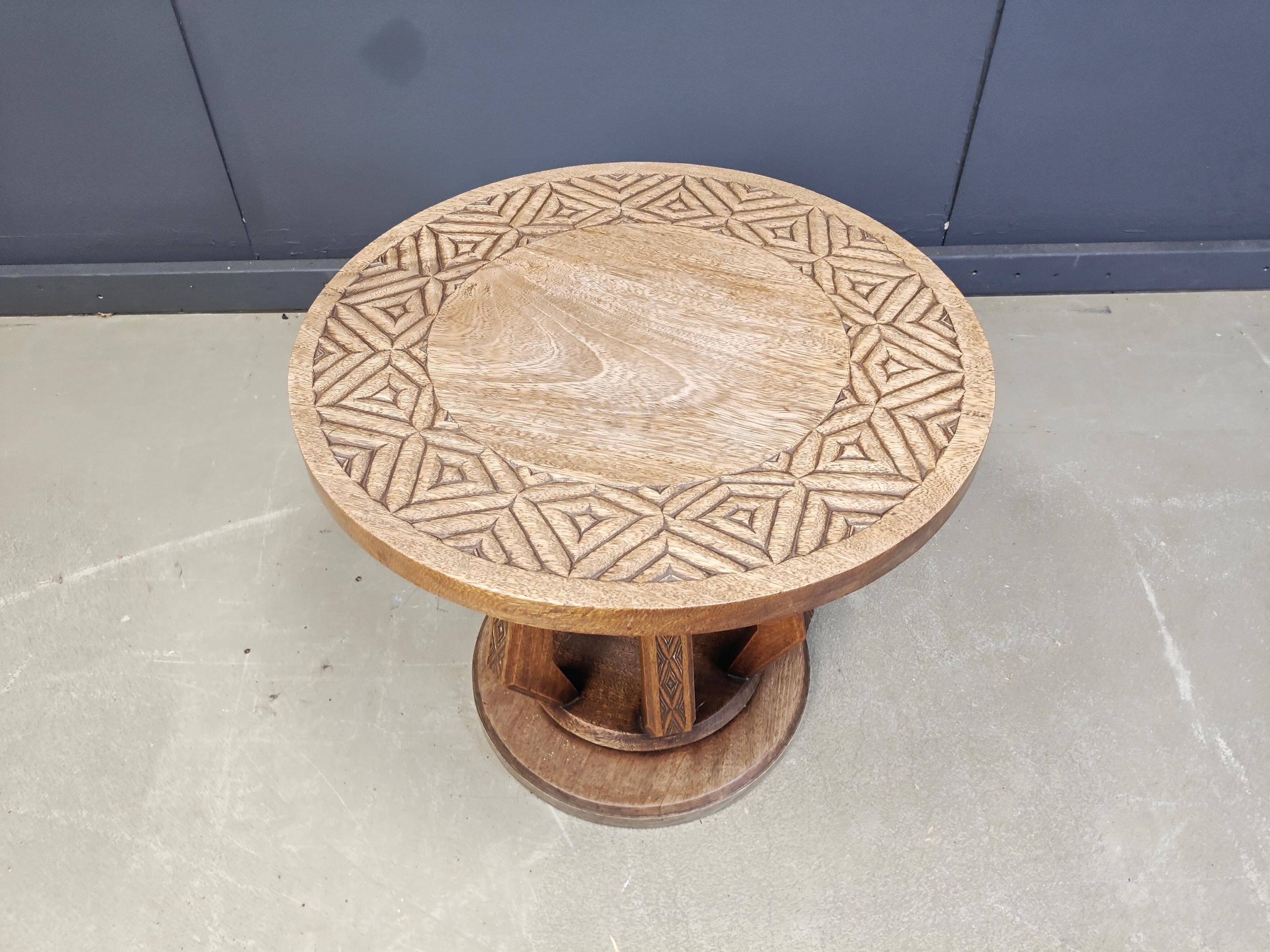 Congolais Chaise de chef cérémonielle africaine avec table Wood Wood sculpté à la main 1960s en vente