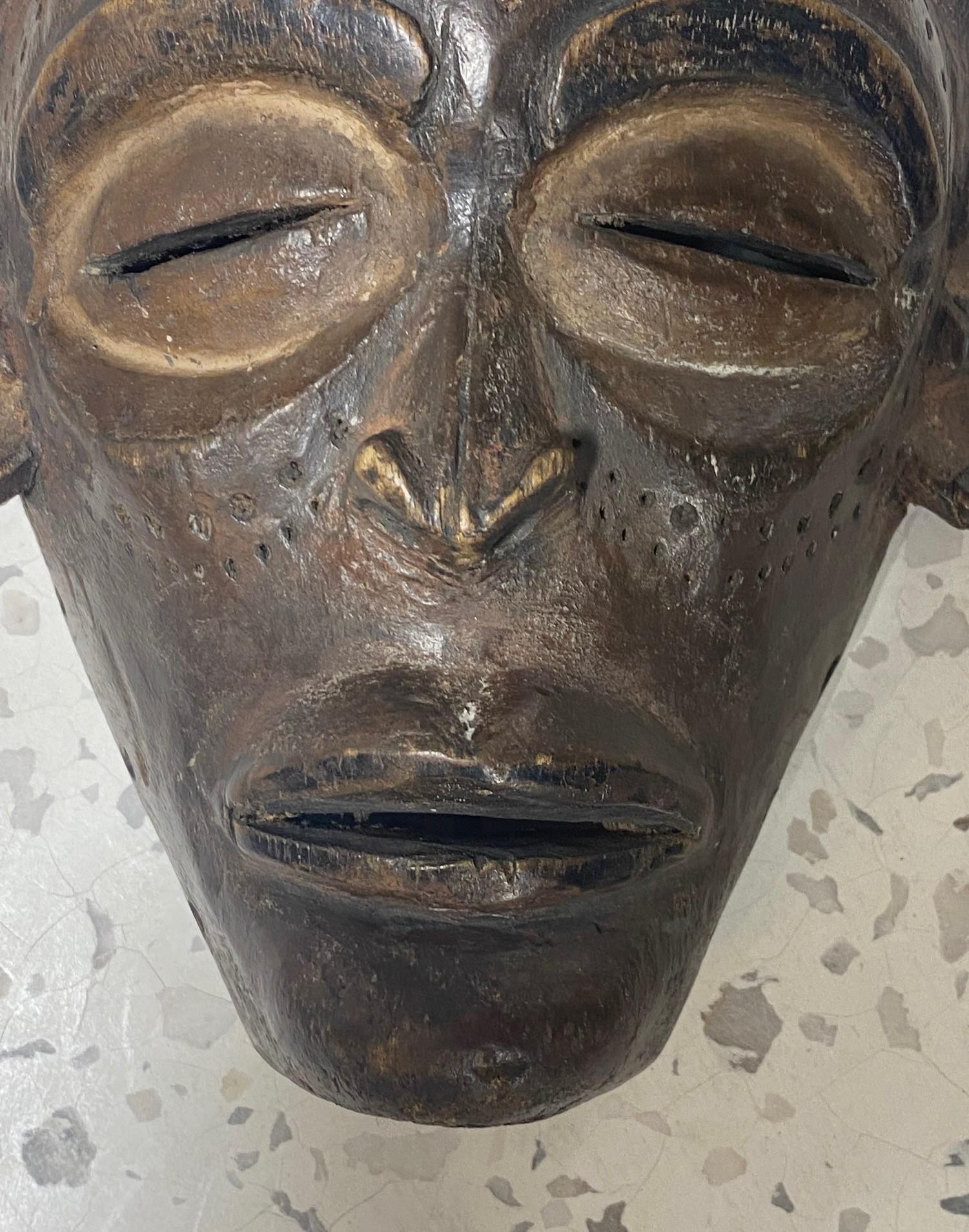 African Chokwe Wood Hand Carved Folk Art Initiation Ceremony Ancestral Mask In Good Condition For Sale In Studio City, CA