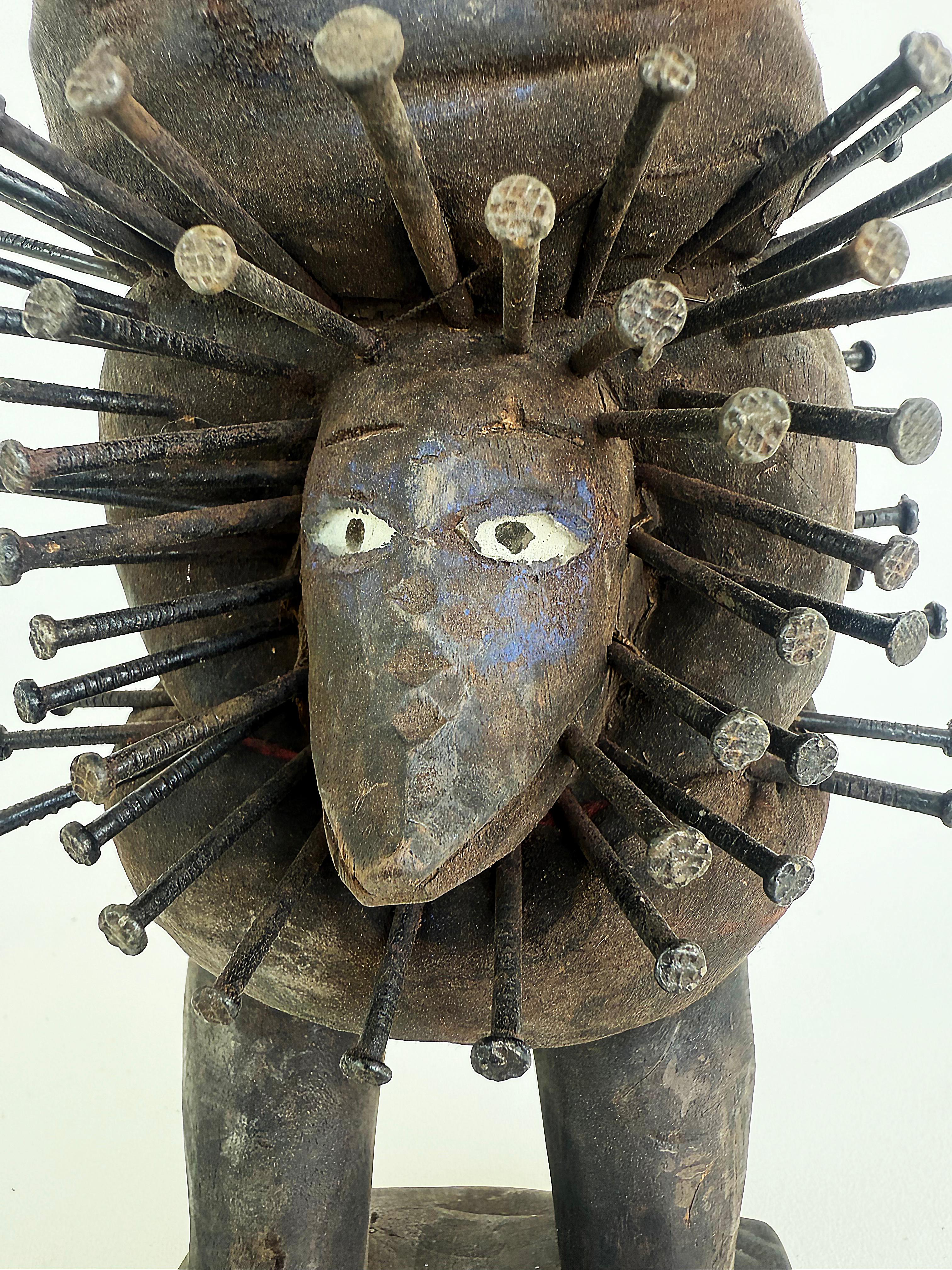 Statua feticcio africano del Congo, ospita gli spiriti per la protezione, fine XX secolo in vendita 4