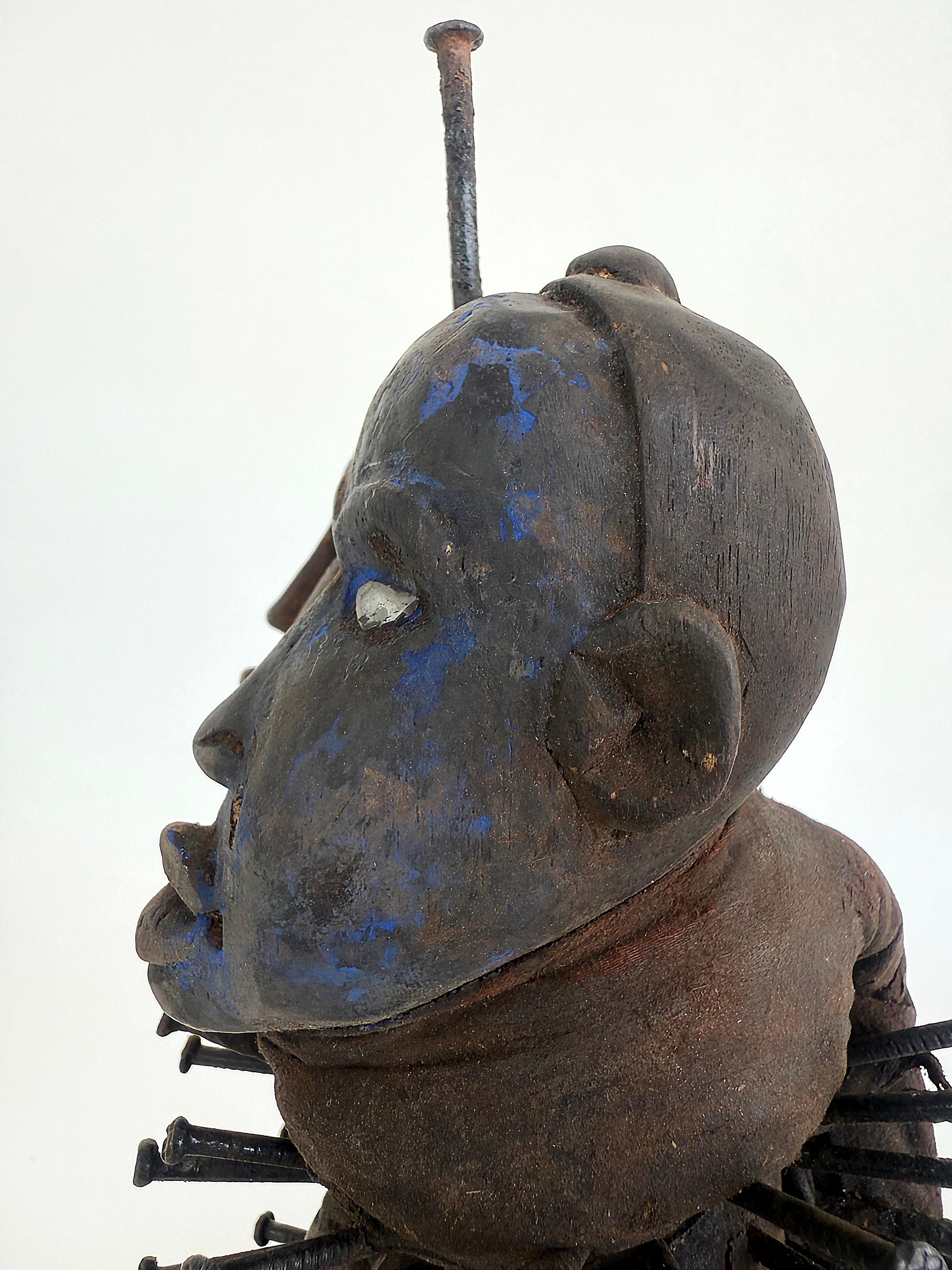 Statua feticcio africano del Congo, ospita gli spiriti per la protezione, fine XX secolo in vendita 5