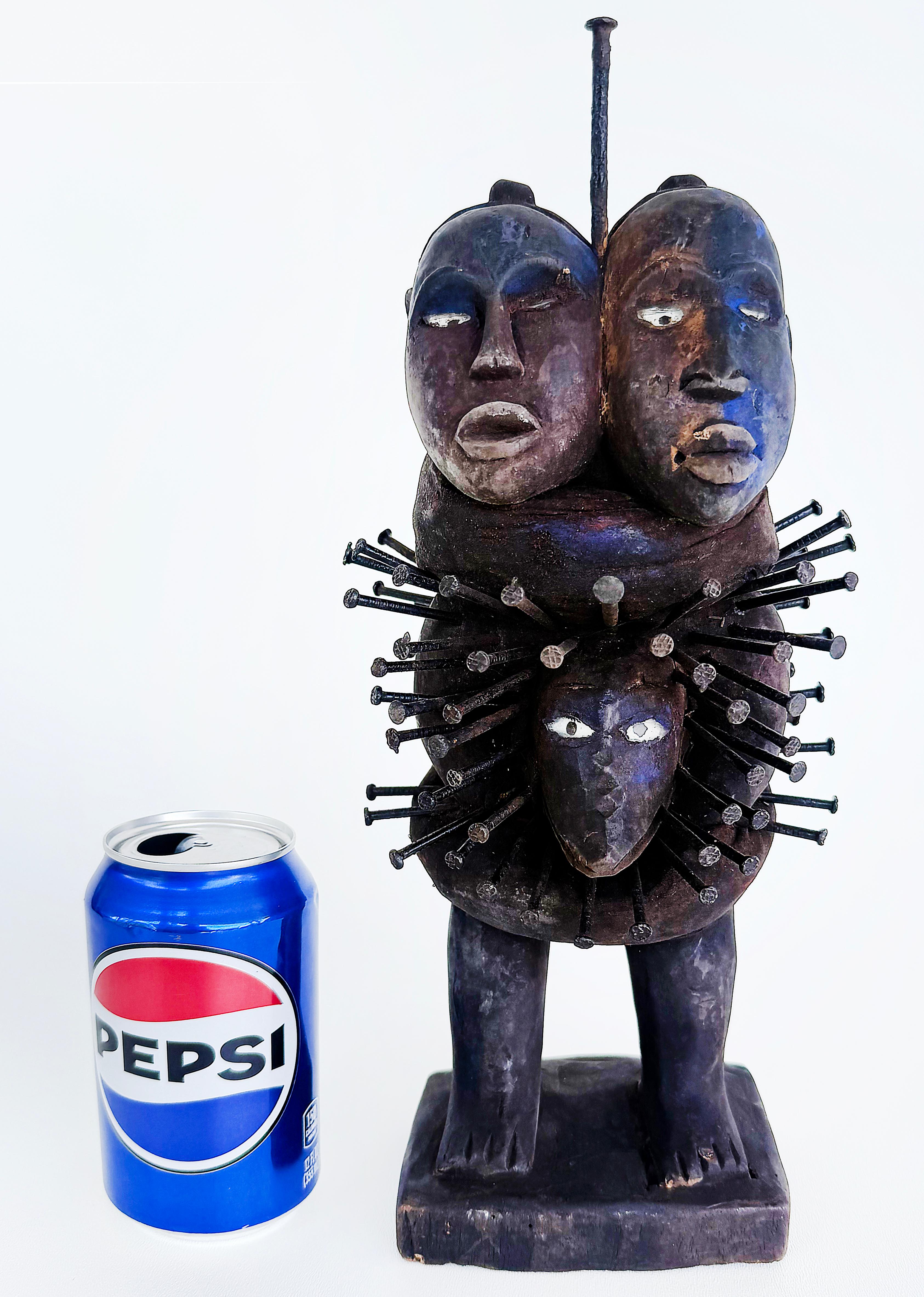 Statua feticcio del Congo africano, ospita gli spiriti per la protezione XX secolo

In vendita una statua feticcio tribale africana della fine del XX secolo raffigurante una figura di potere a due teste Nikisi Nkondi del popolo Kongo della