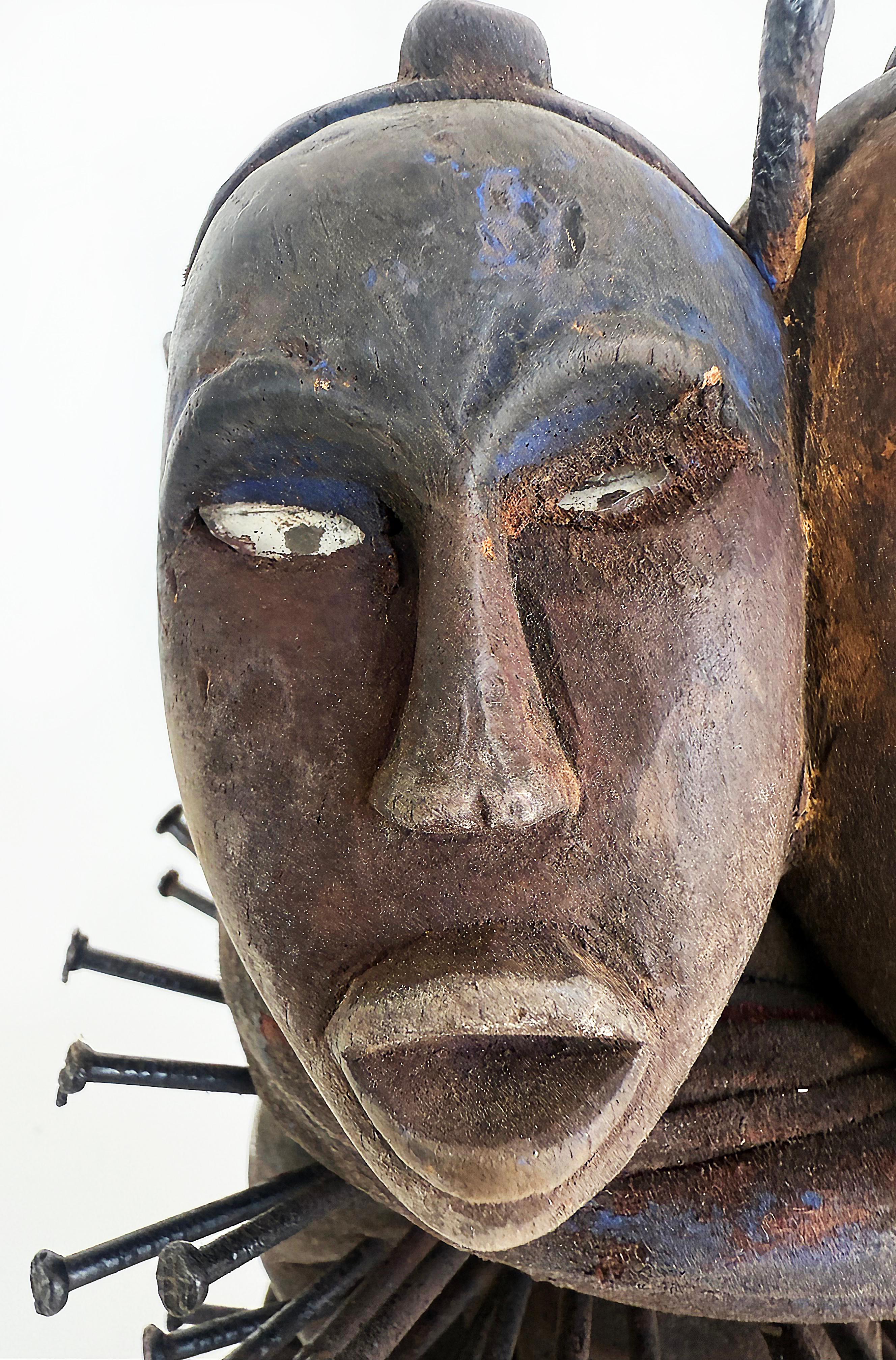 Tribale Statua feticcio africano del Congo, ospita gli spiriti per la protezione, fine XX secolo in vendita