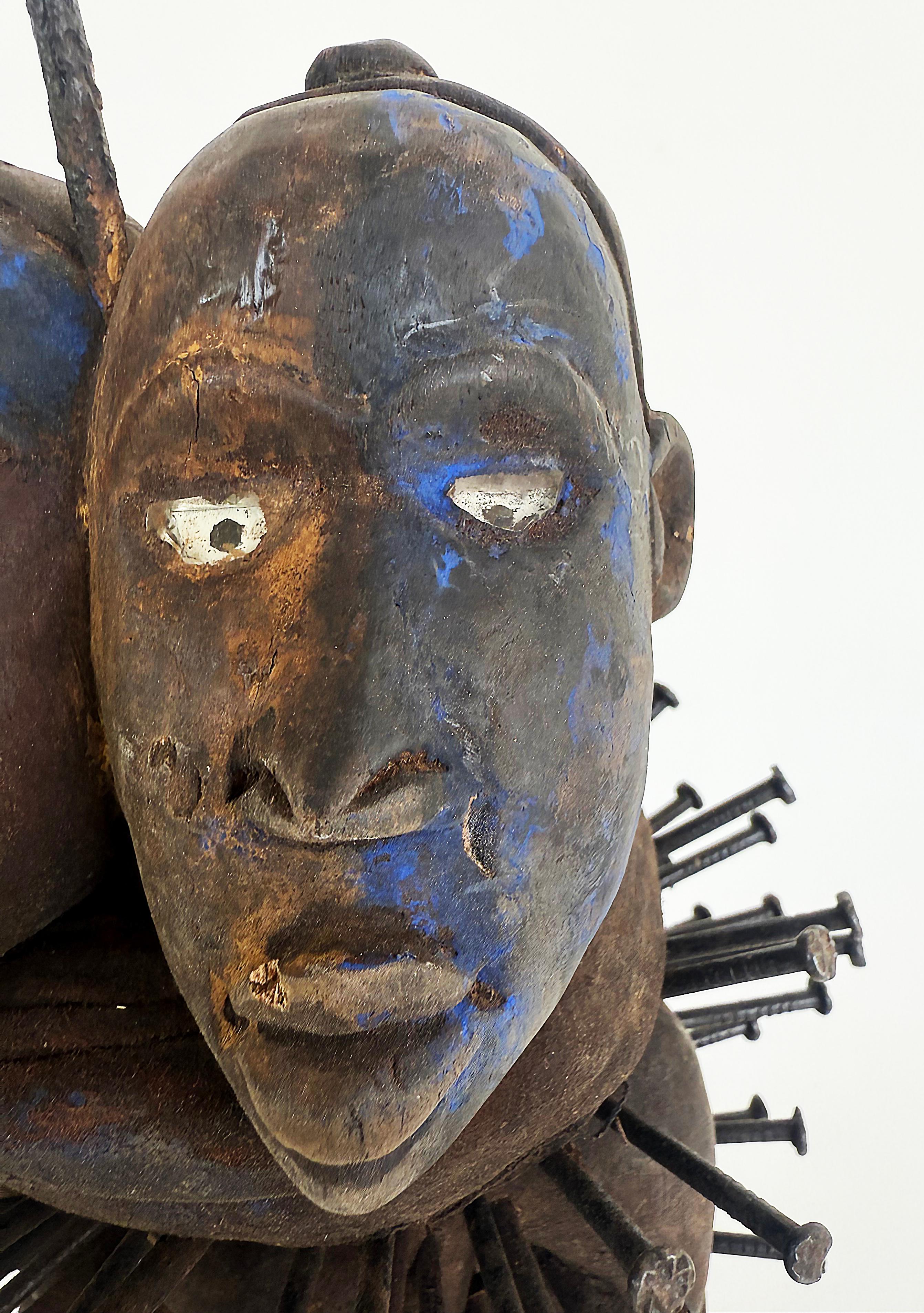 Congolese Statua feticcio africano del Congo, ospita gli spiriti per la protezione, fine XX secolo in vendita