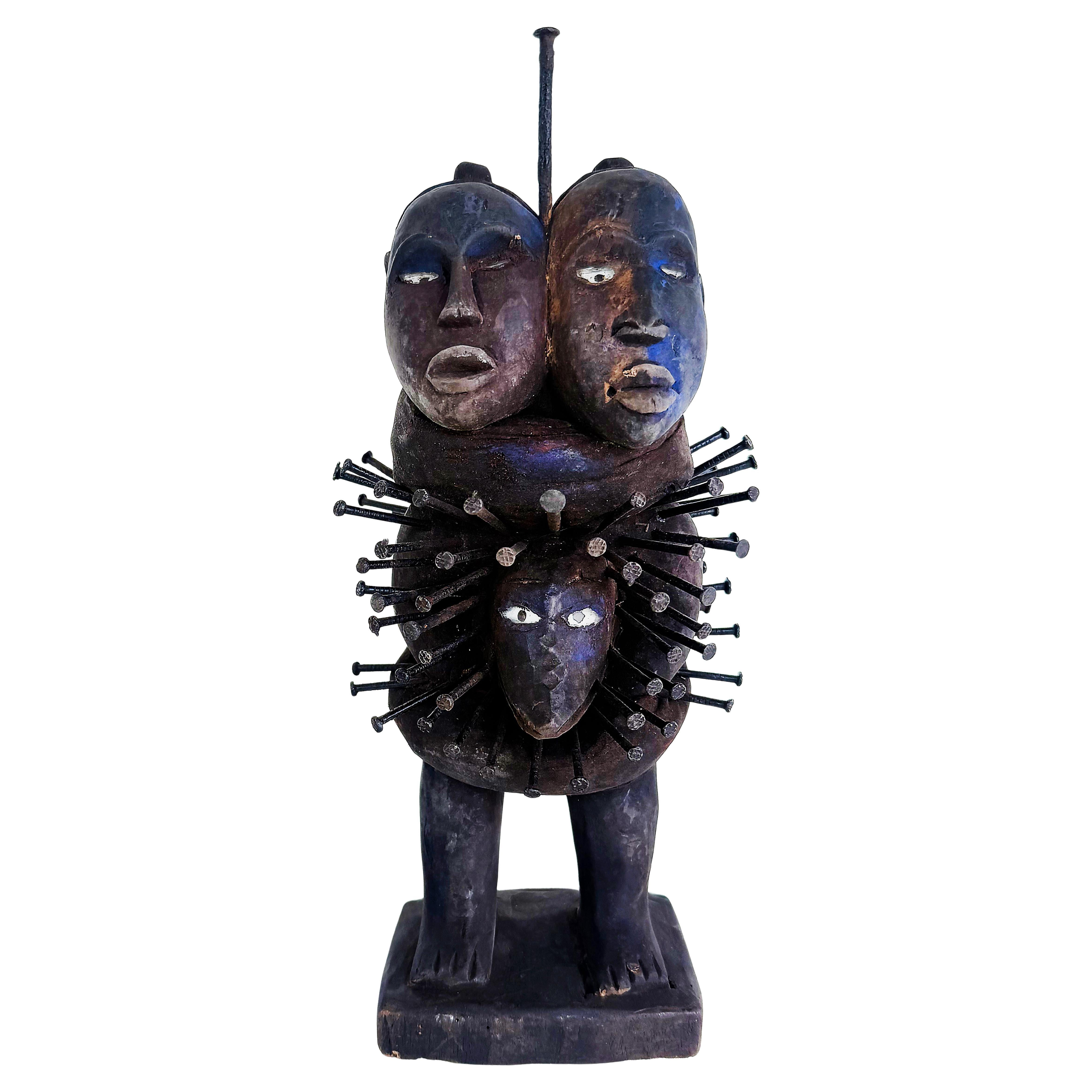 Statua feticcio africano del Congo, ospita gli spiriti per la protezione, fine XX secolo in vendita
