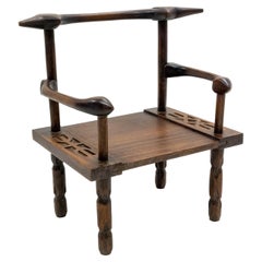 Fauteuil africain de la Côte d'Ivoire du milieu du siècle dernier adressé à Michel Kodjo, artiste