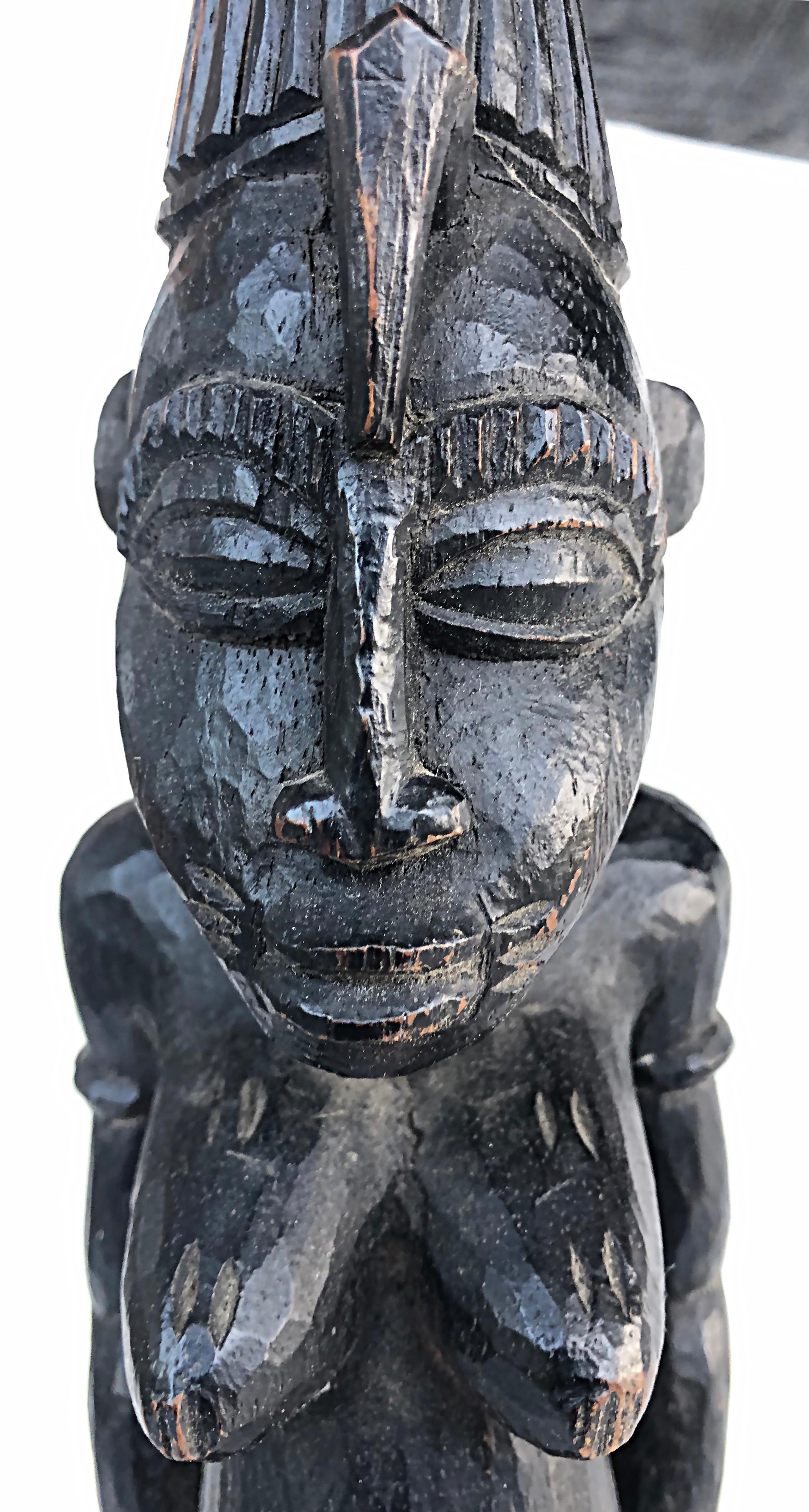 Fauteuil de noblesse africain sculptural Senufo « Côte d'Ivoire », XXe siècle en vente 7