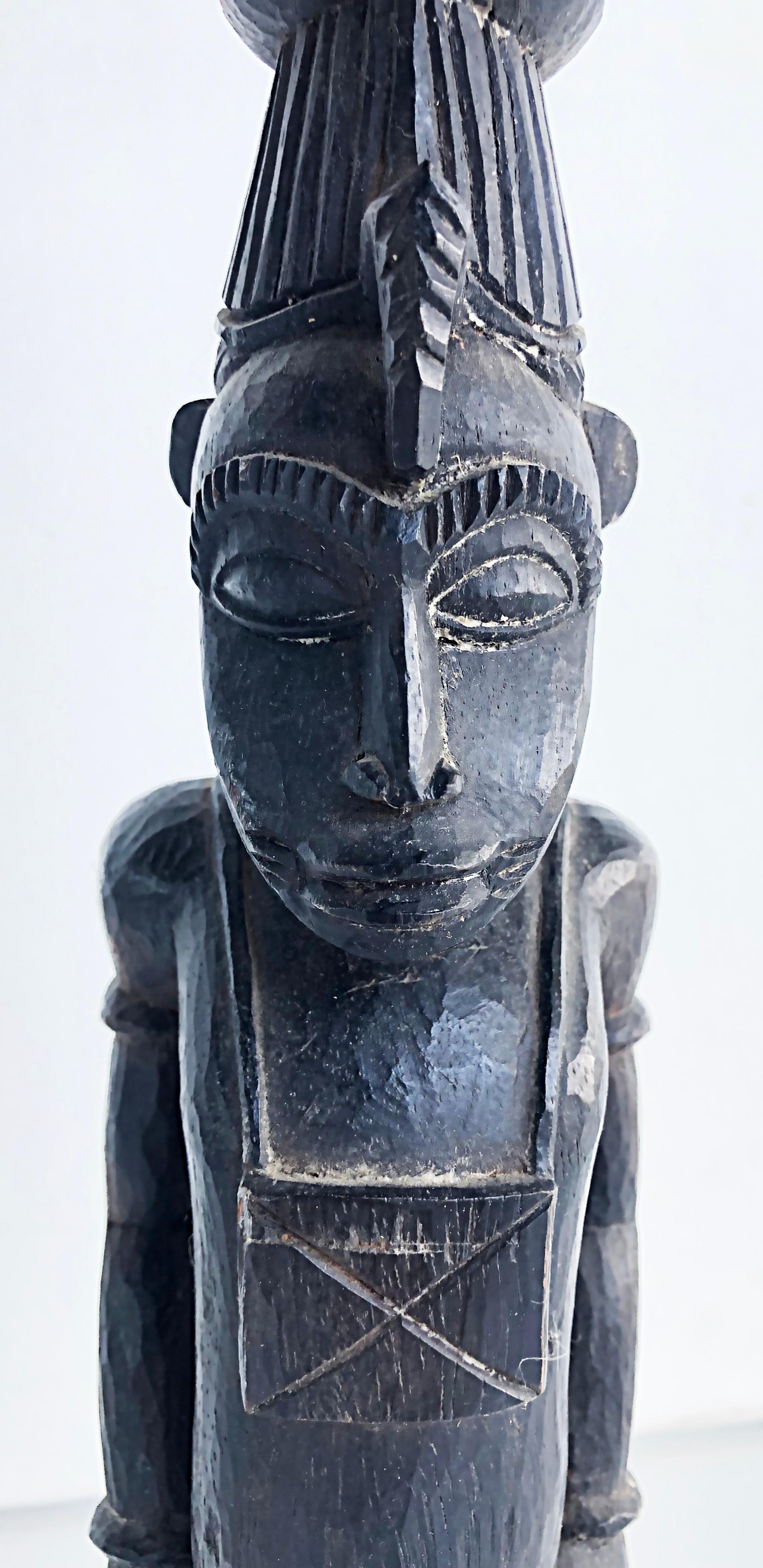 Fauteuil de noblesse africain sculptural Senufo « Côte d'Ivoire », XXe siècle en vente 8