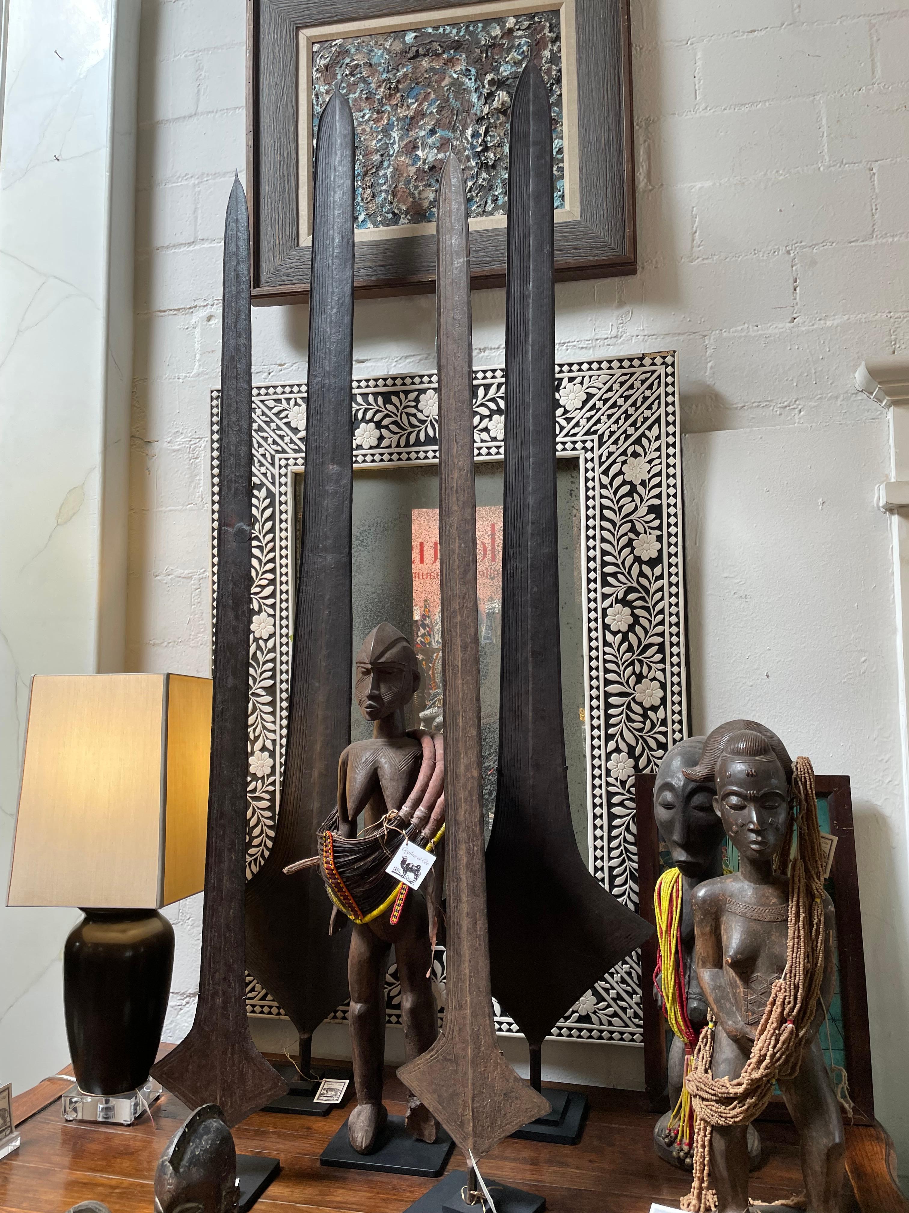 Afrikanische Währung, Schwert im Zustand „Hervorragend“ im Angebot in Dallas, TX