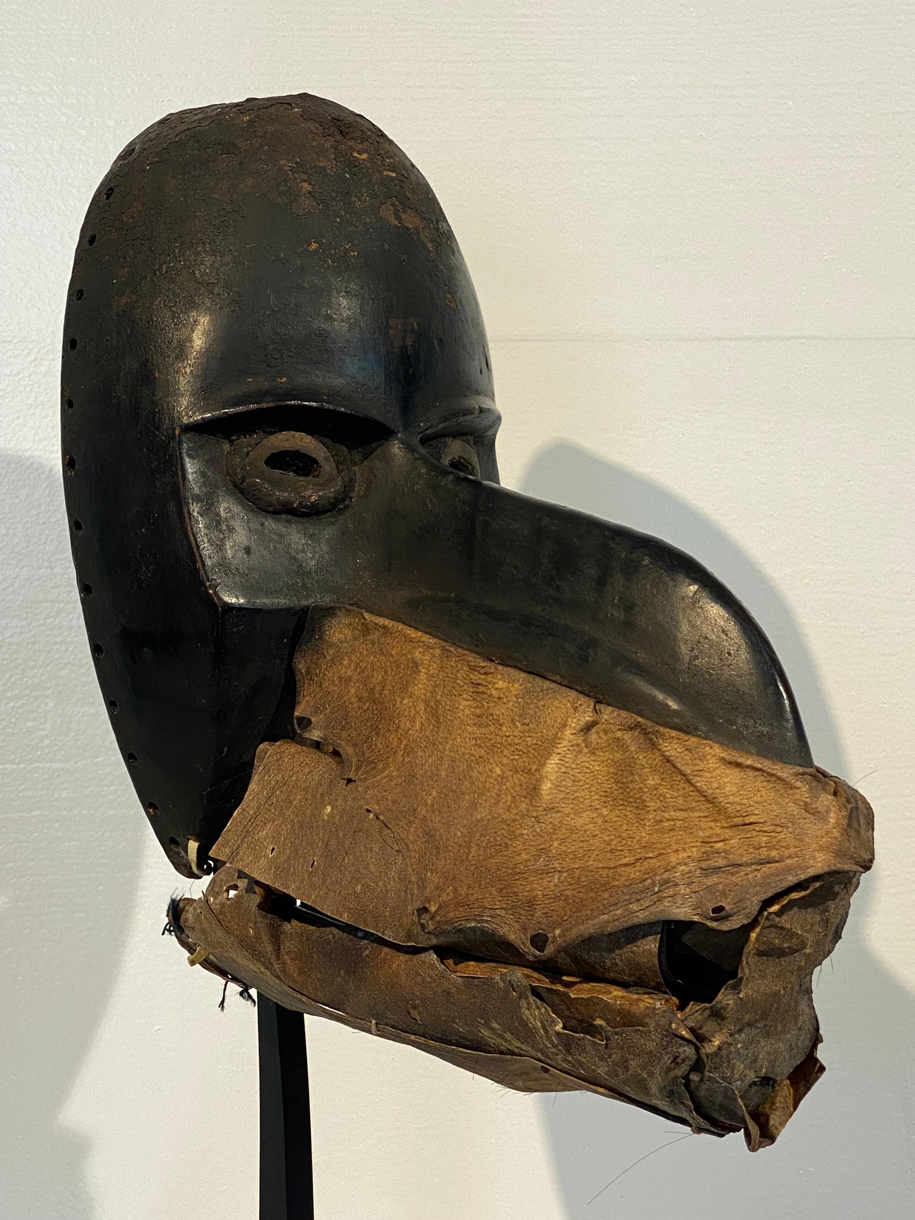 An exceptional Bird DAN Mask from Ivory Coast,
from around the 1960ies,
ex-collection from Tony Berlant, Santa Monica, California, USA,
great patina and wear of the mask,
an exceptional collectors piece
