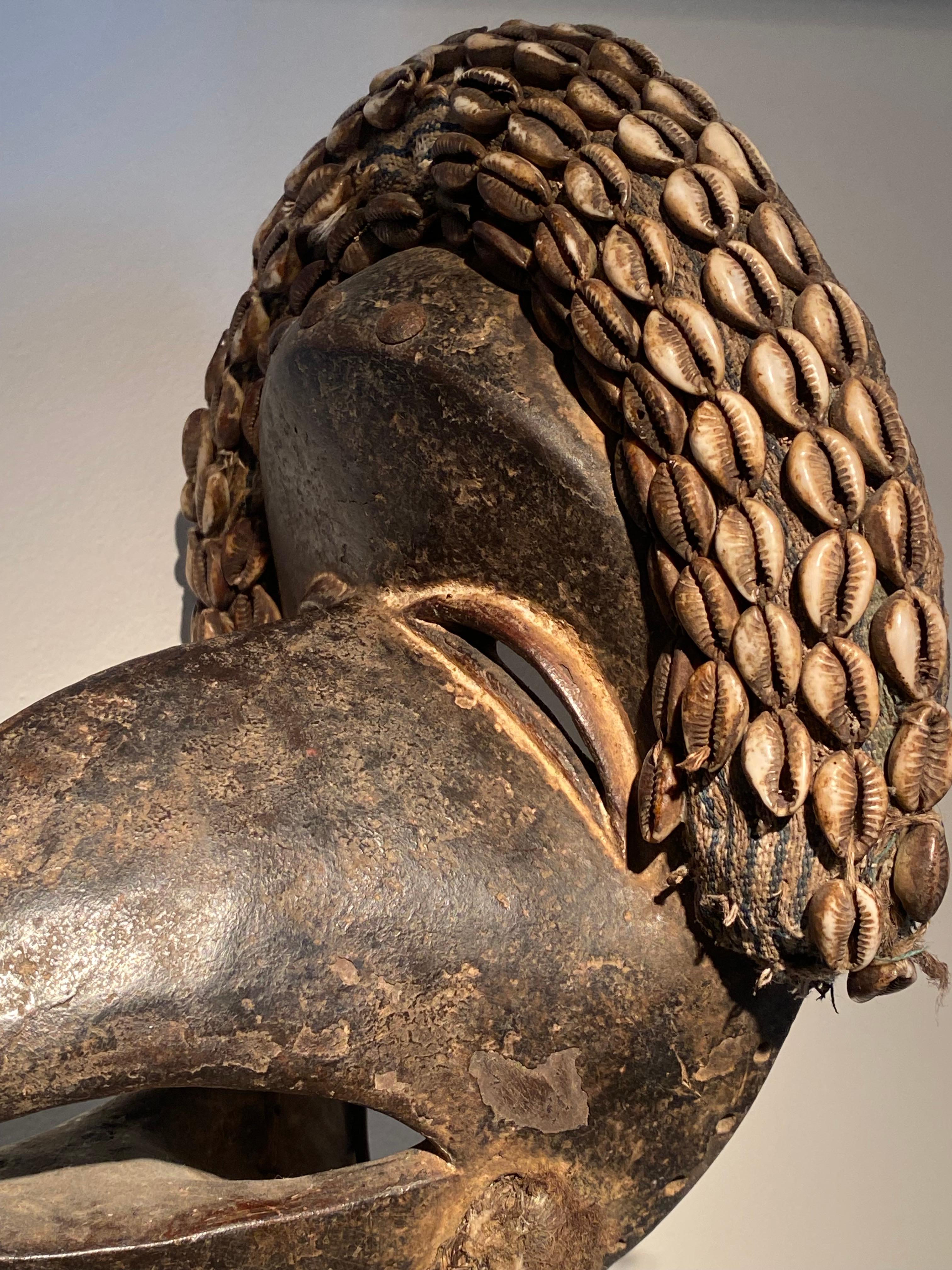 African Dan Mask In Fair Condition For Sale In Schellebelle, BE