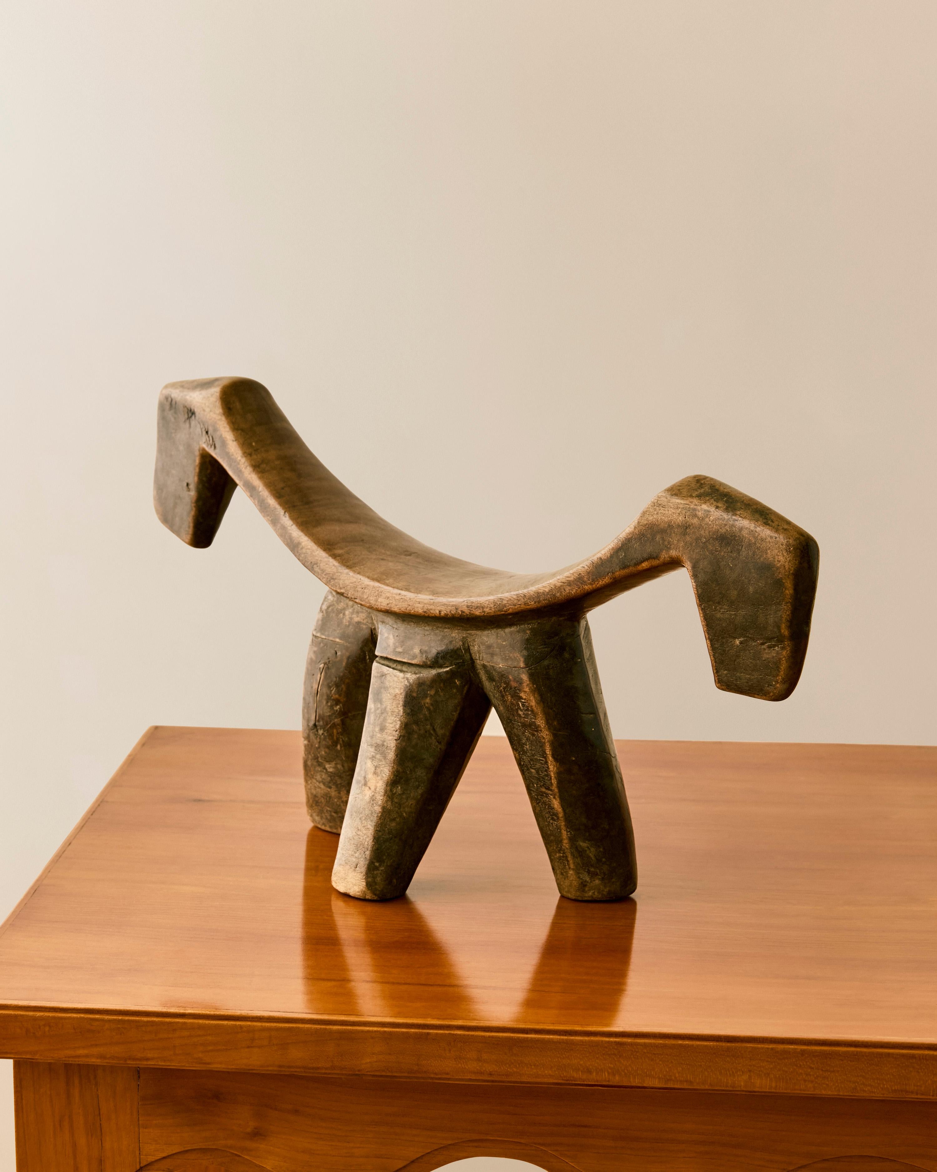 Sud-soudanais Sculpture en bois d'appui-tête Dinka africain en vente