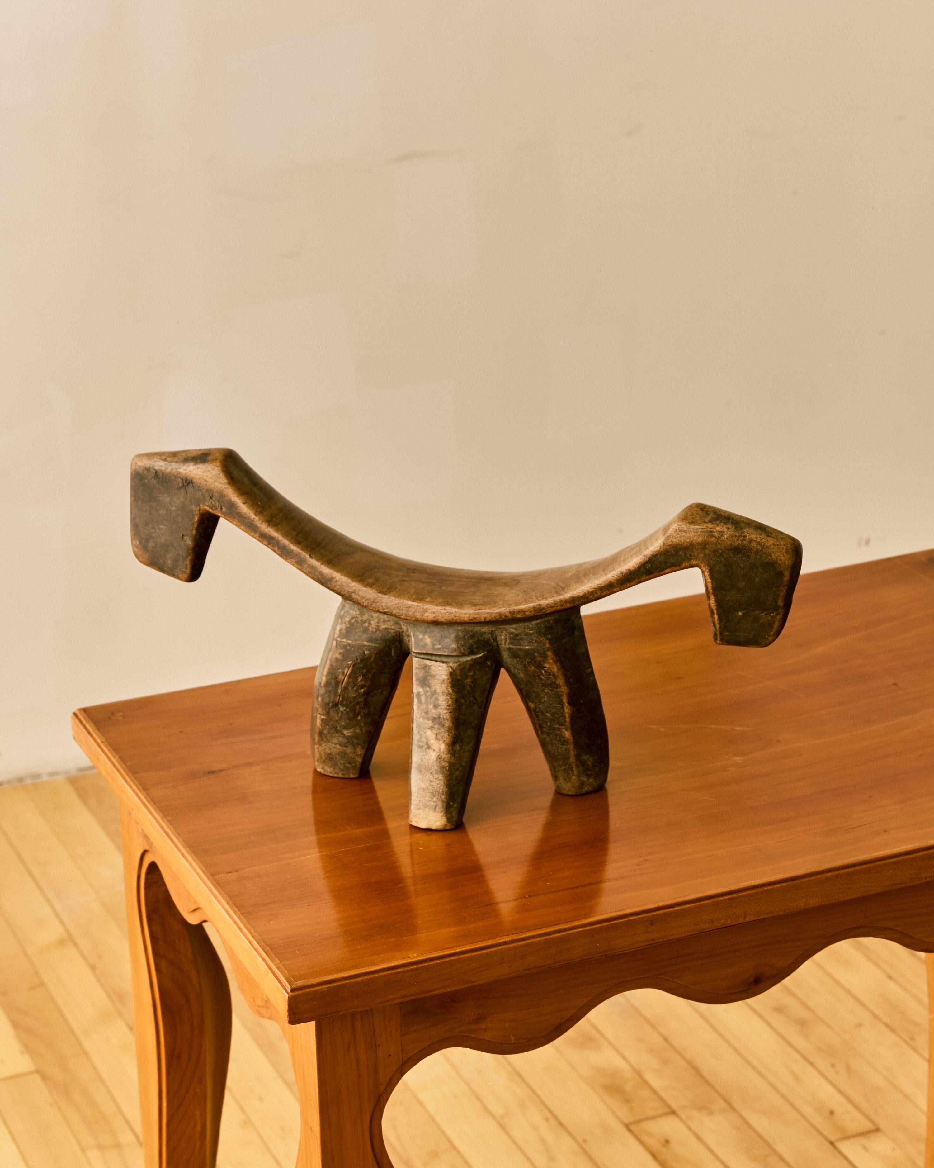 Sculpture en bois d'appui-tête Dinka africain en vente 1