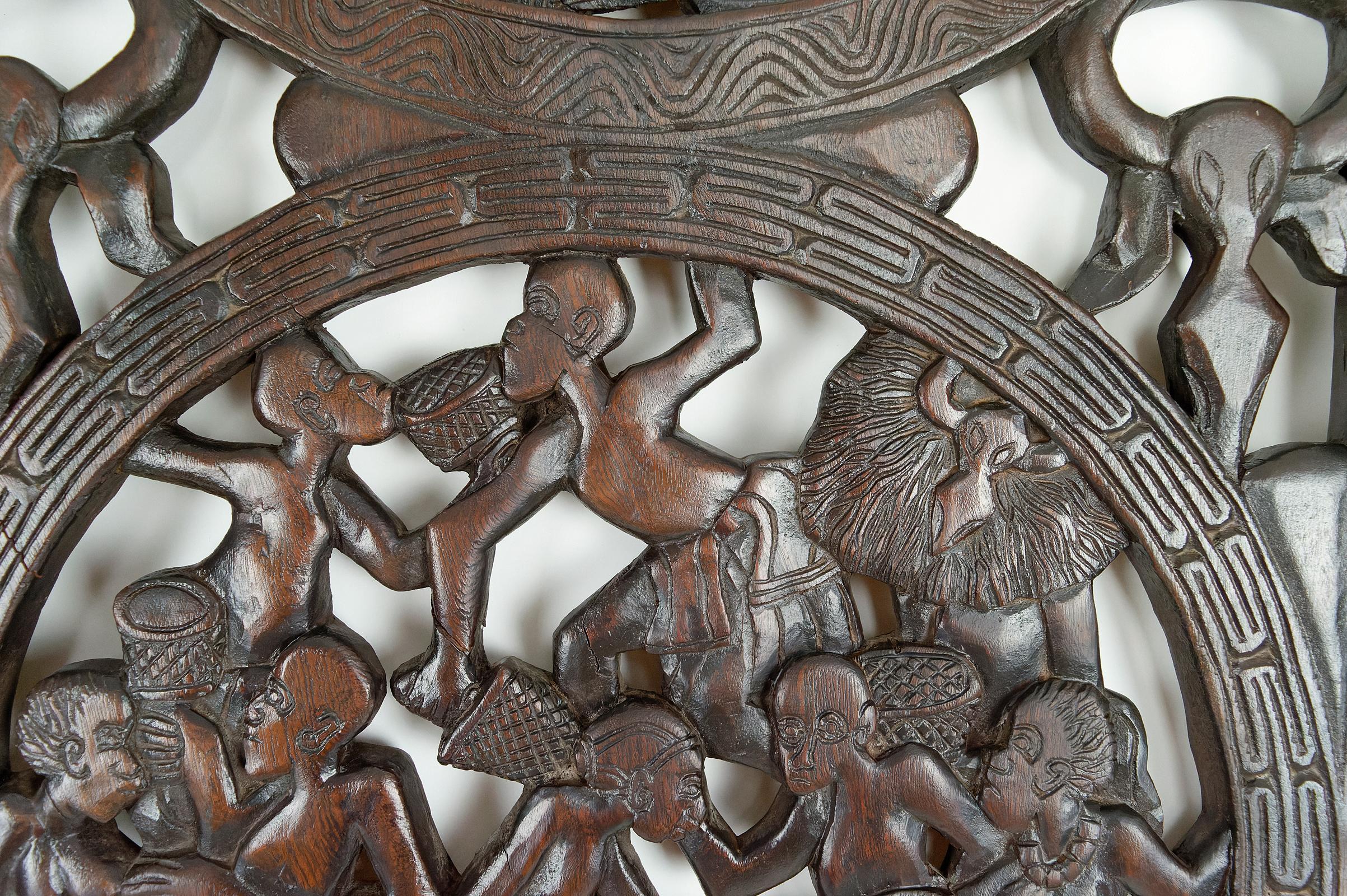 Afrikanische Tür aus geschnitztem Holz und Bronze des Häuptlings Baboun, Kamee, Anfang des 20. Jahrhunderts im Angebot 5