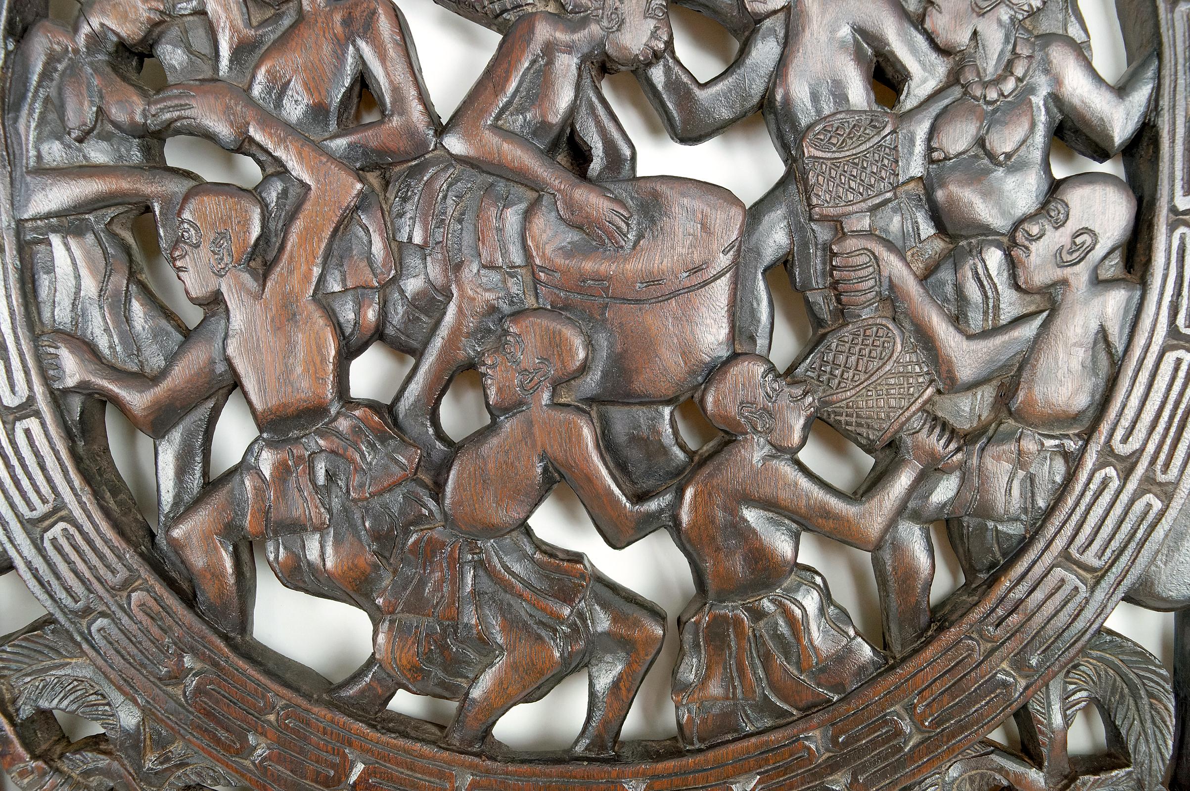 Afrikanische Tür aus geschnitztem Holz und Bronze des Häuptlings Baboun, Kamee, Anfang des 20. Jahrhunderts im Angebot 4
