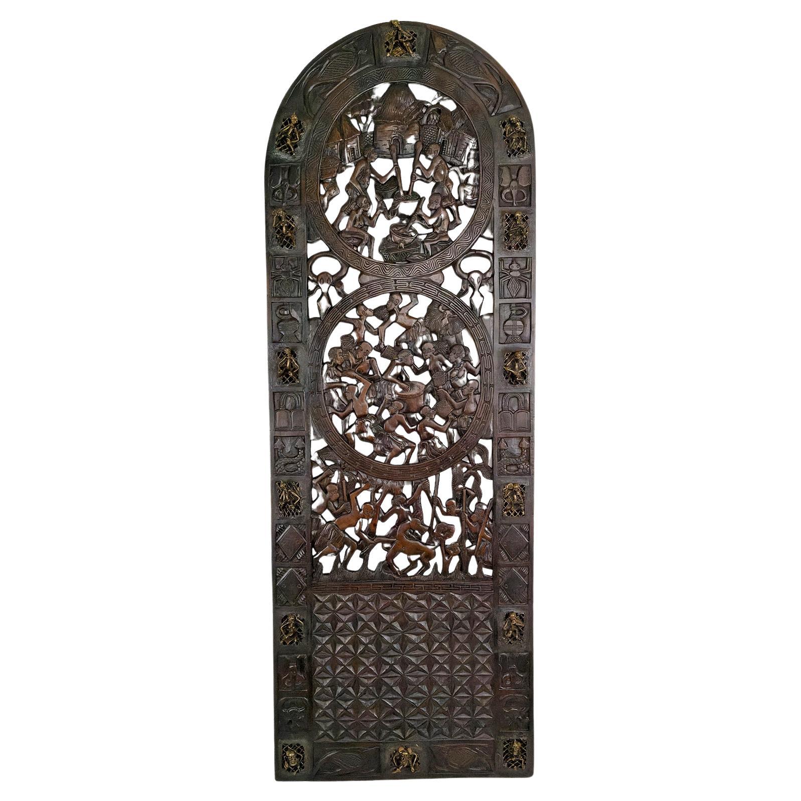 African door in carved wood and bronze of chief Baboun, Cameroon, early 20th For Sale