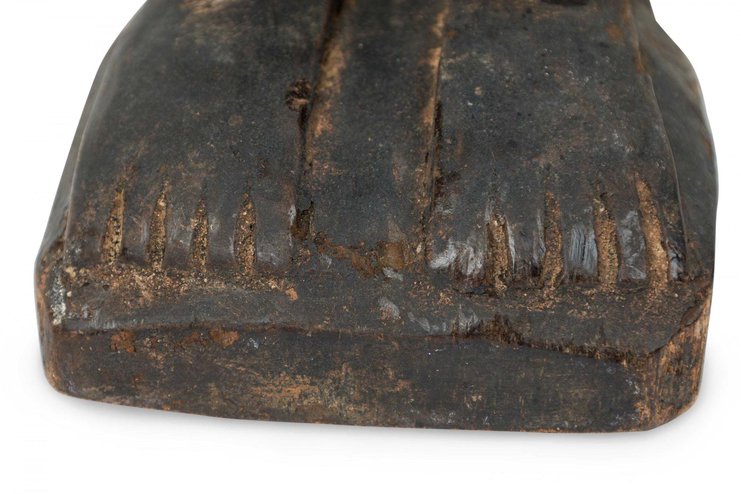 Afrikanisch D.R. Kongo 20. Jahrhundert geschnitzte Songye 2-köpfige Janus Figur im Angebot 3