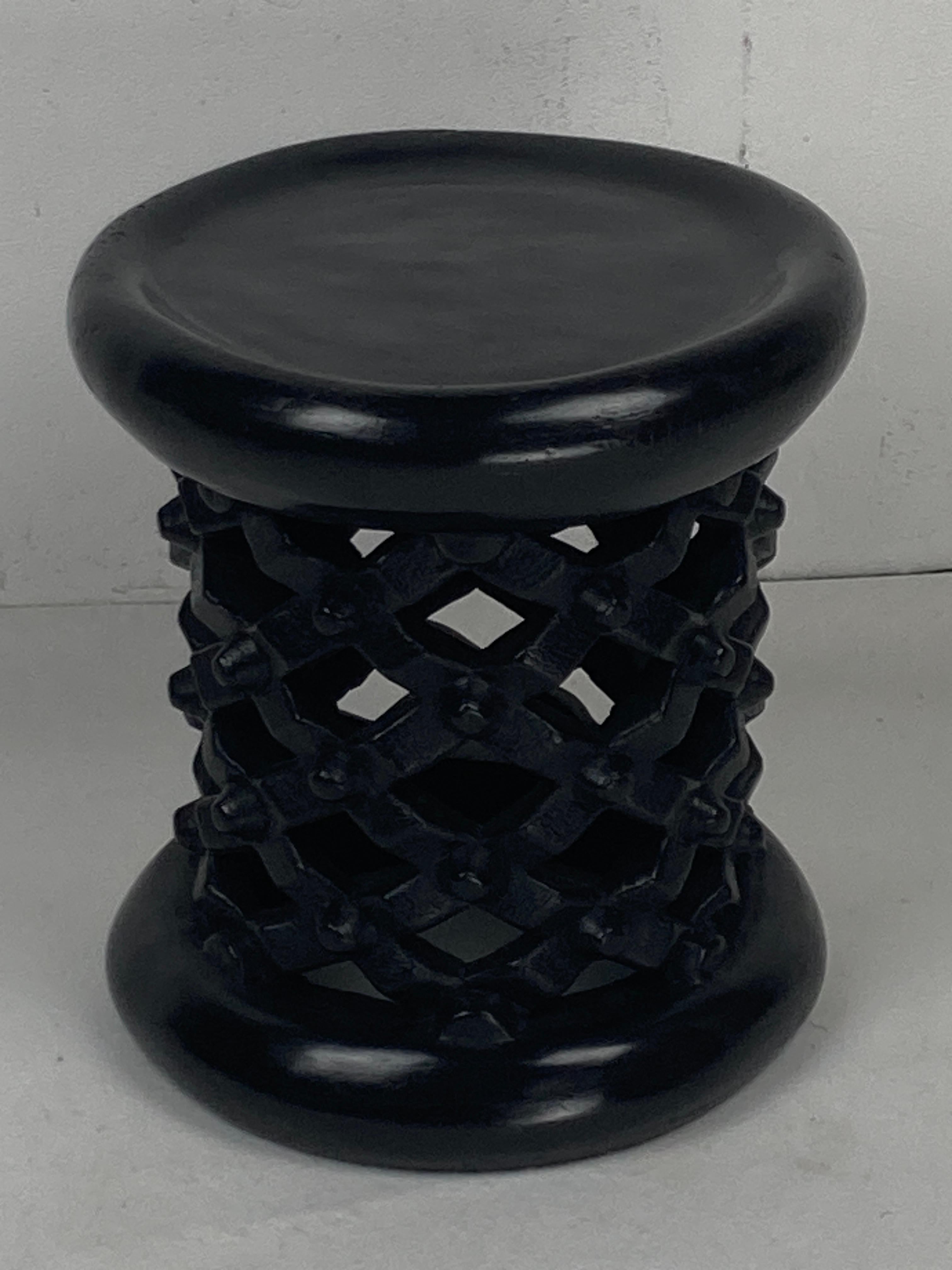 African Ebonised Bamileke Low Stool, Cameroon, 1970s In Good Condition For Sale In Zaandam, NL
