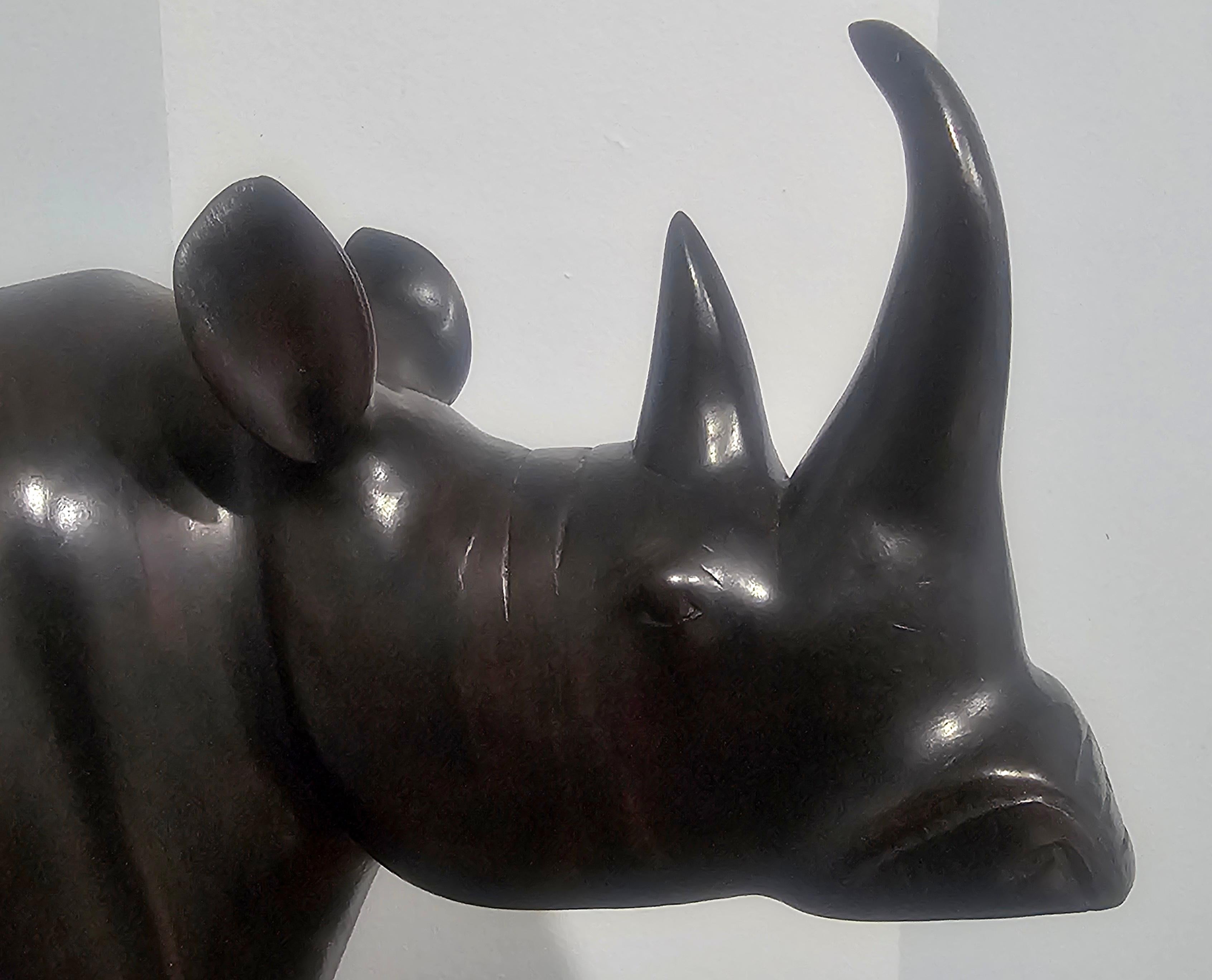 Néoclassique Figure de rhinocéros en bois ébonisé africain en vente
