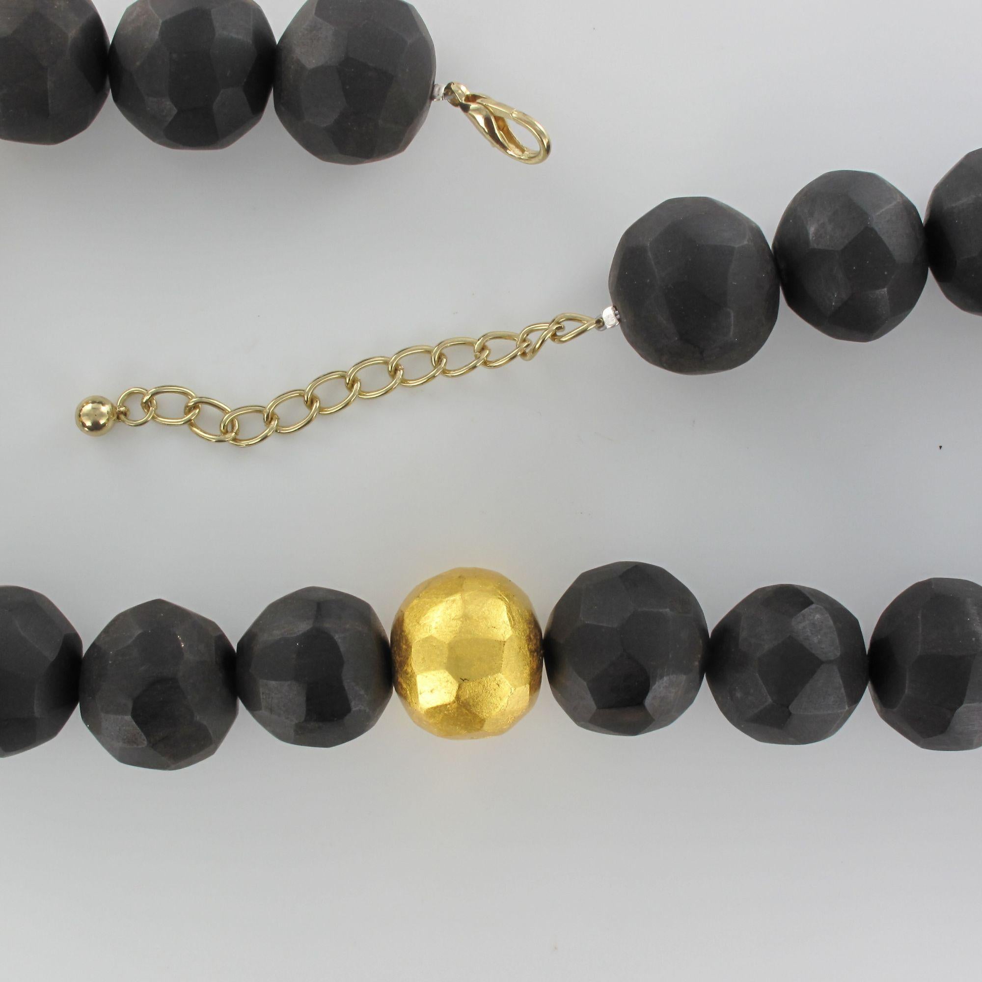 African Ebony Gold Leaf Faceted Pearl Necklace In New Condition In Poitiers, FR