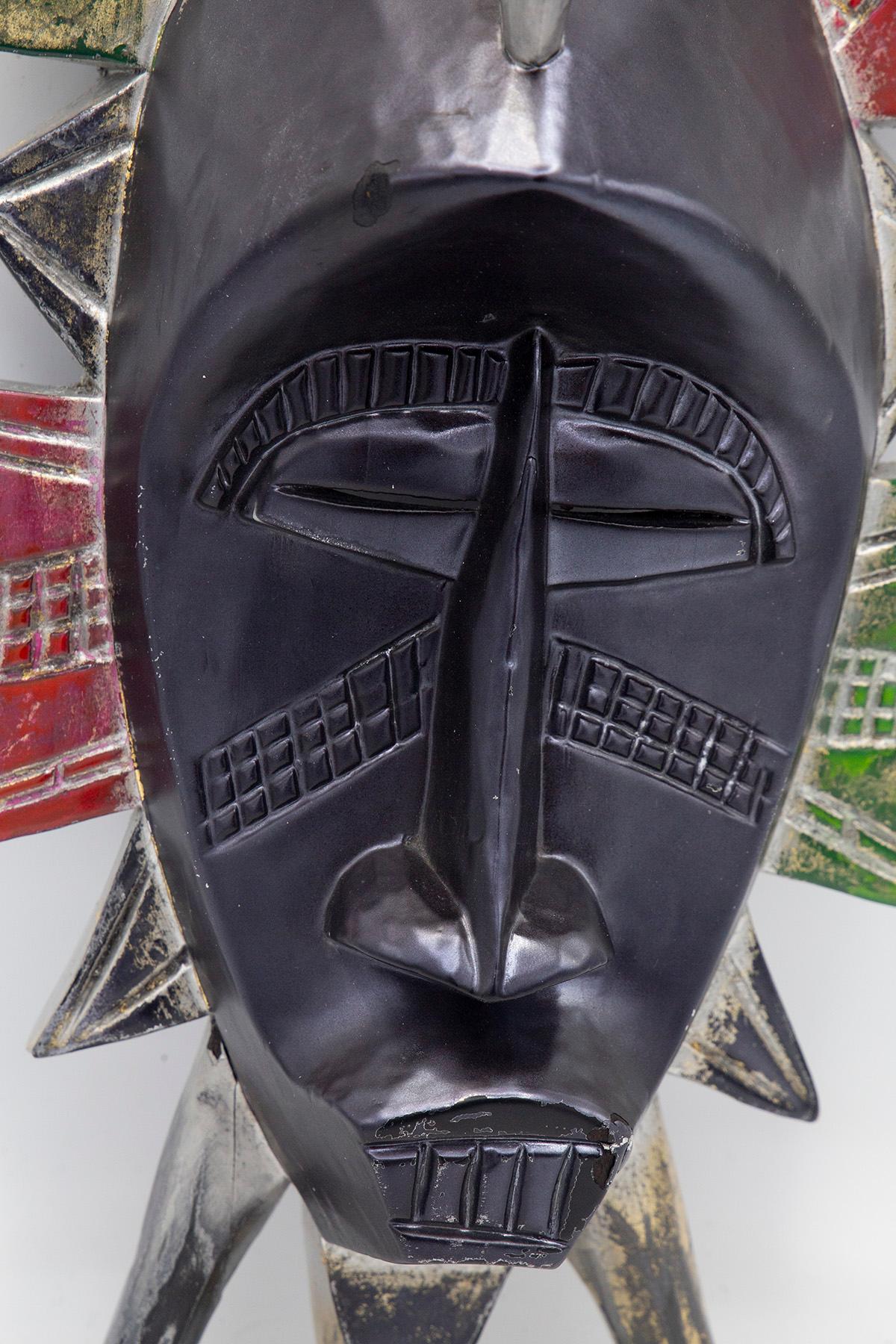 Afrikanische futuristische schwarze Stammesmaske von Bomber Bax (Lackiert) im Angebot