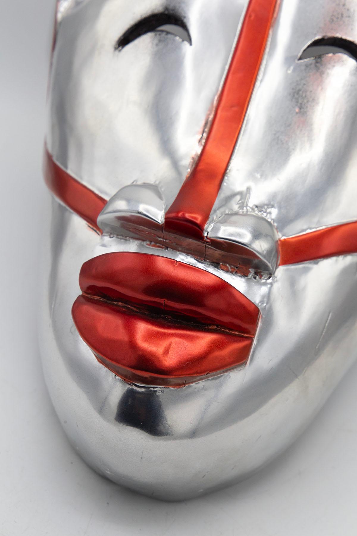 Afrikanische futuristische Silbermaske aus Silber, entworfen von Bomber Bax (21. Jahrhundert und zeitgenössisch) im Angebot