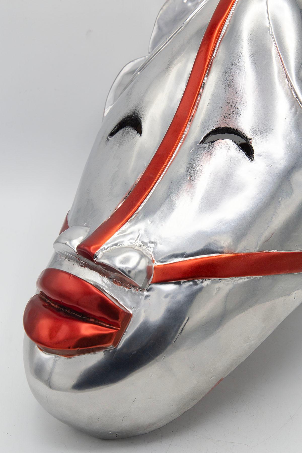Máscara futurista africana de plata creada por Bomber Bax en venta 1