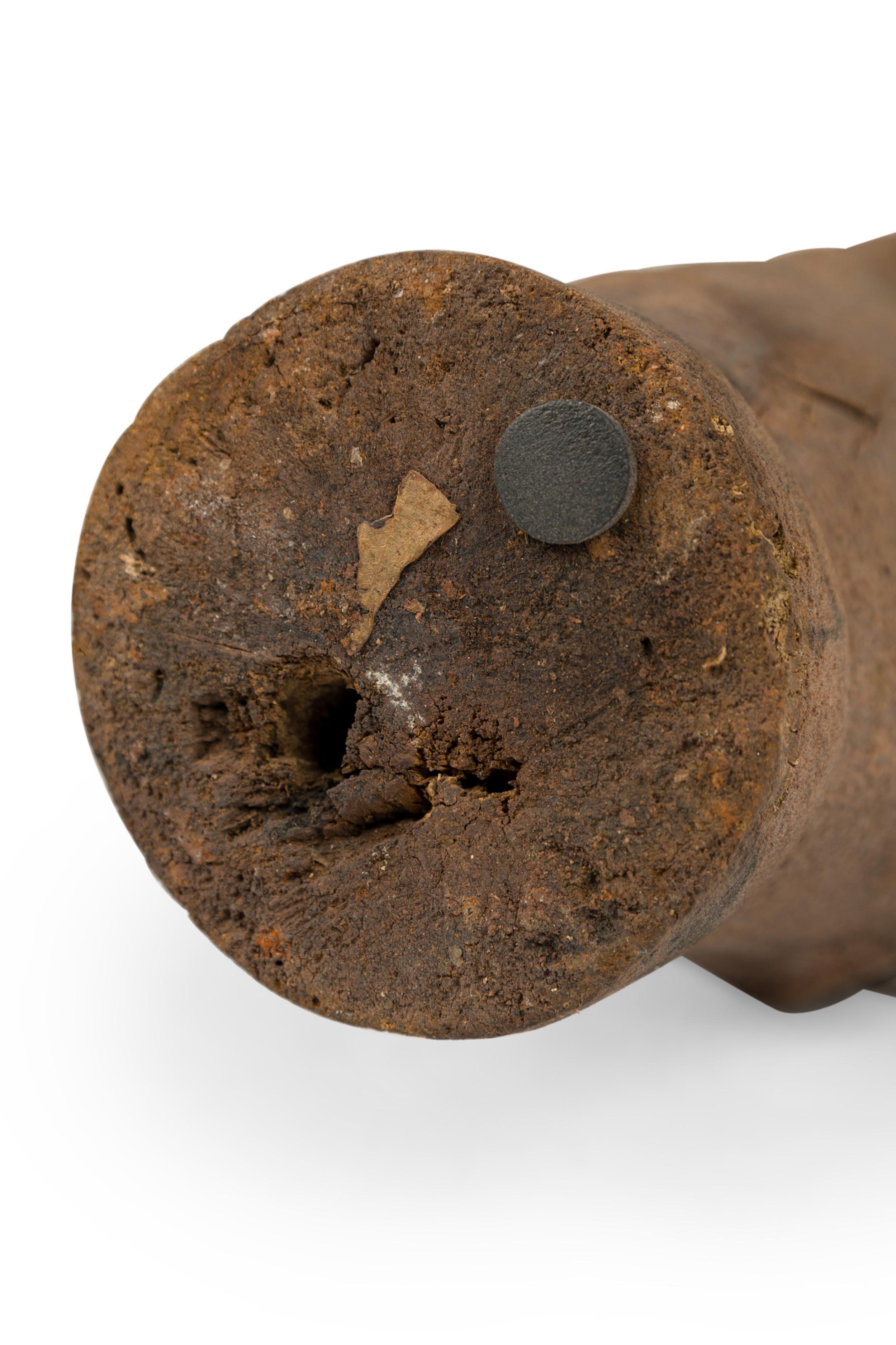 Afrikanisches Gabun 20. Jahrhundert Handgeschnitzte Vuvi Figur im Angebot 4