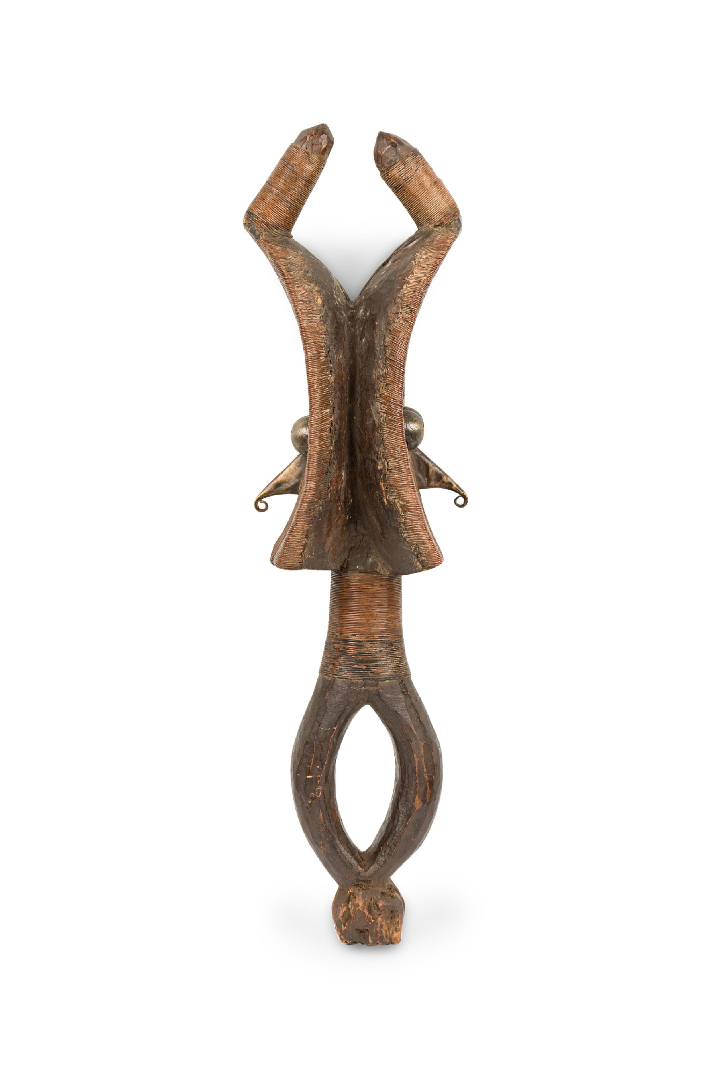 Afrikanisches Gabun 20. Jahrhundert Handgefertigtes Kota Reliquienschrein (Geschnitzt) im Angebot