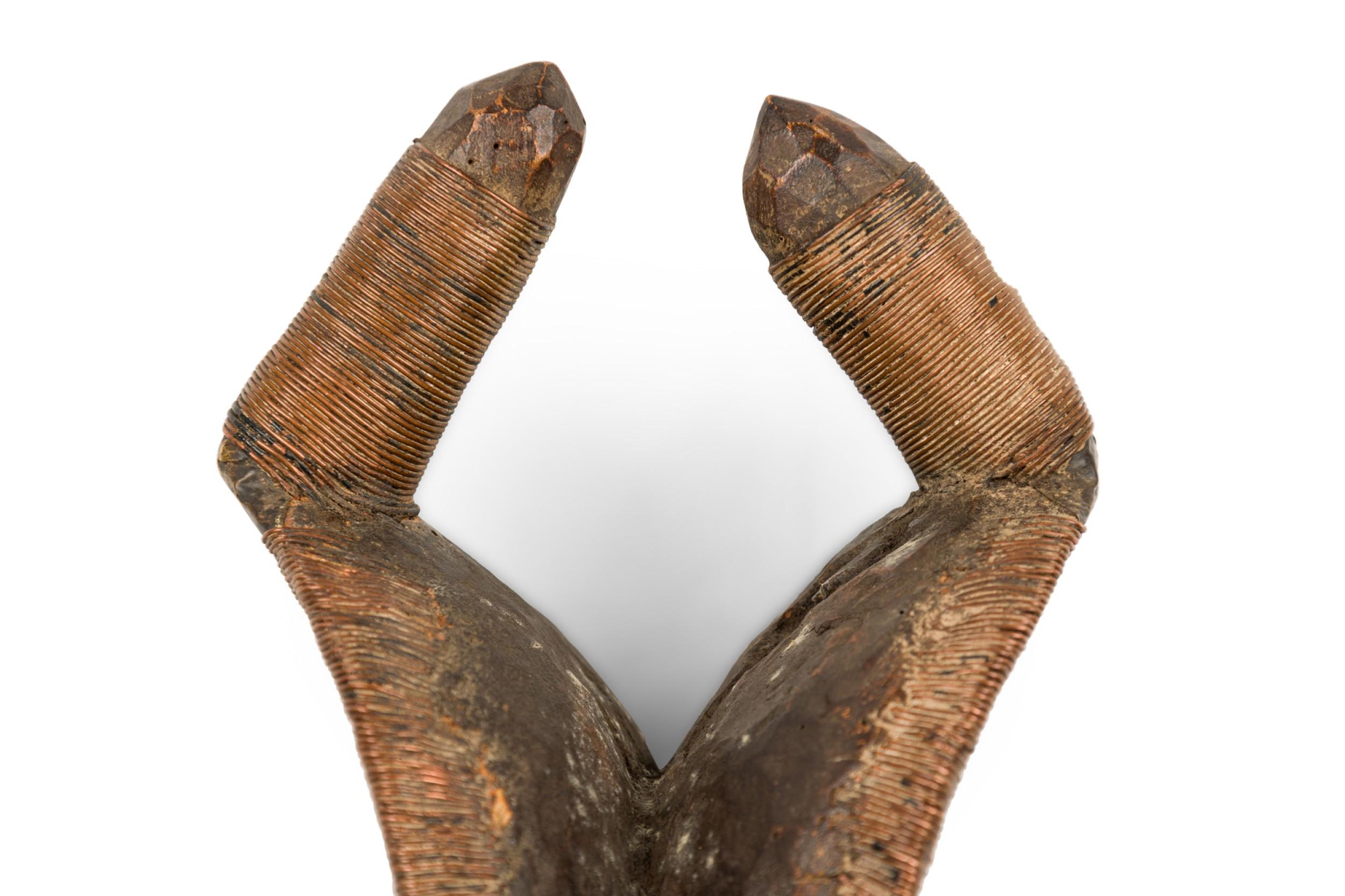 Afrikanisches Gabun 20. Jahrhundert Handgefertigtes Kota Reliquienschrein (Knochen) im Angebot