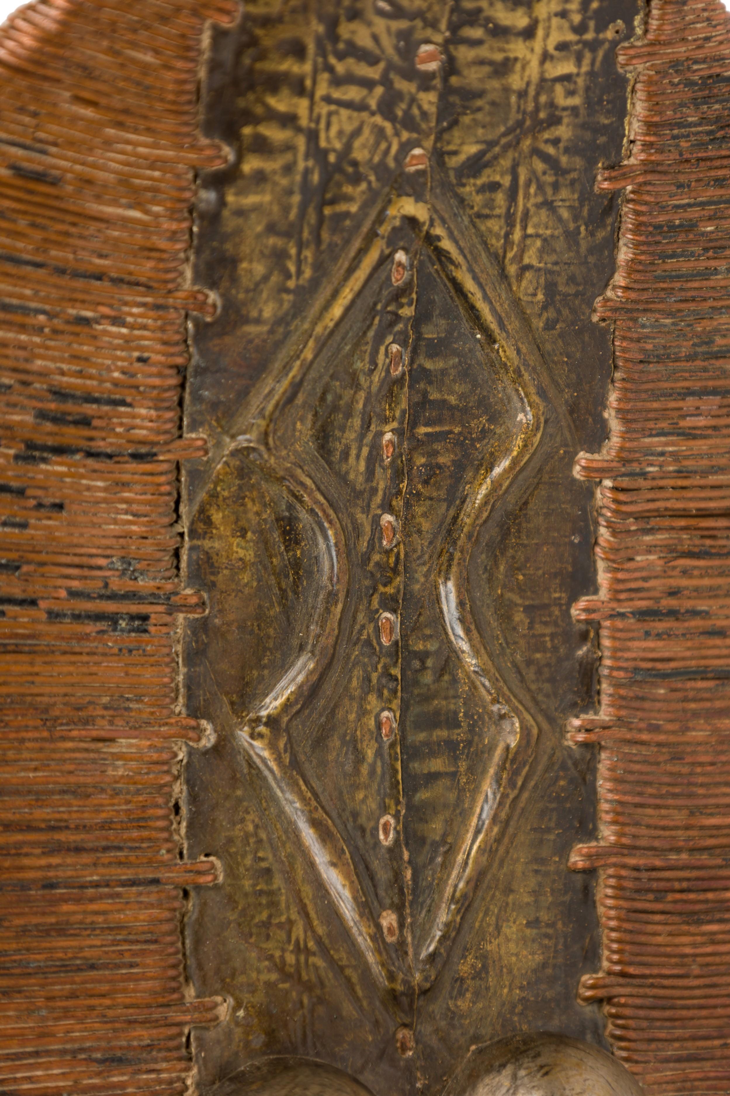 Afrikanisches Gabun 20. Jahrhundert Handgefertigtes Kota Reliquienschrein im Angebot 3