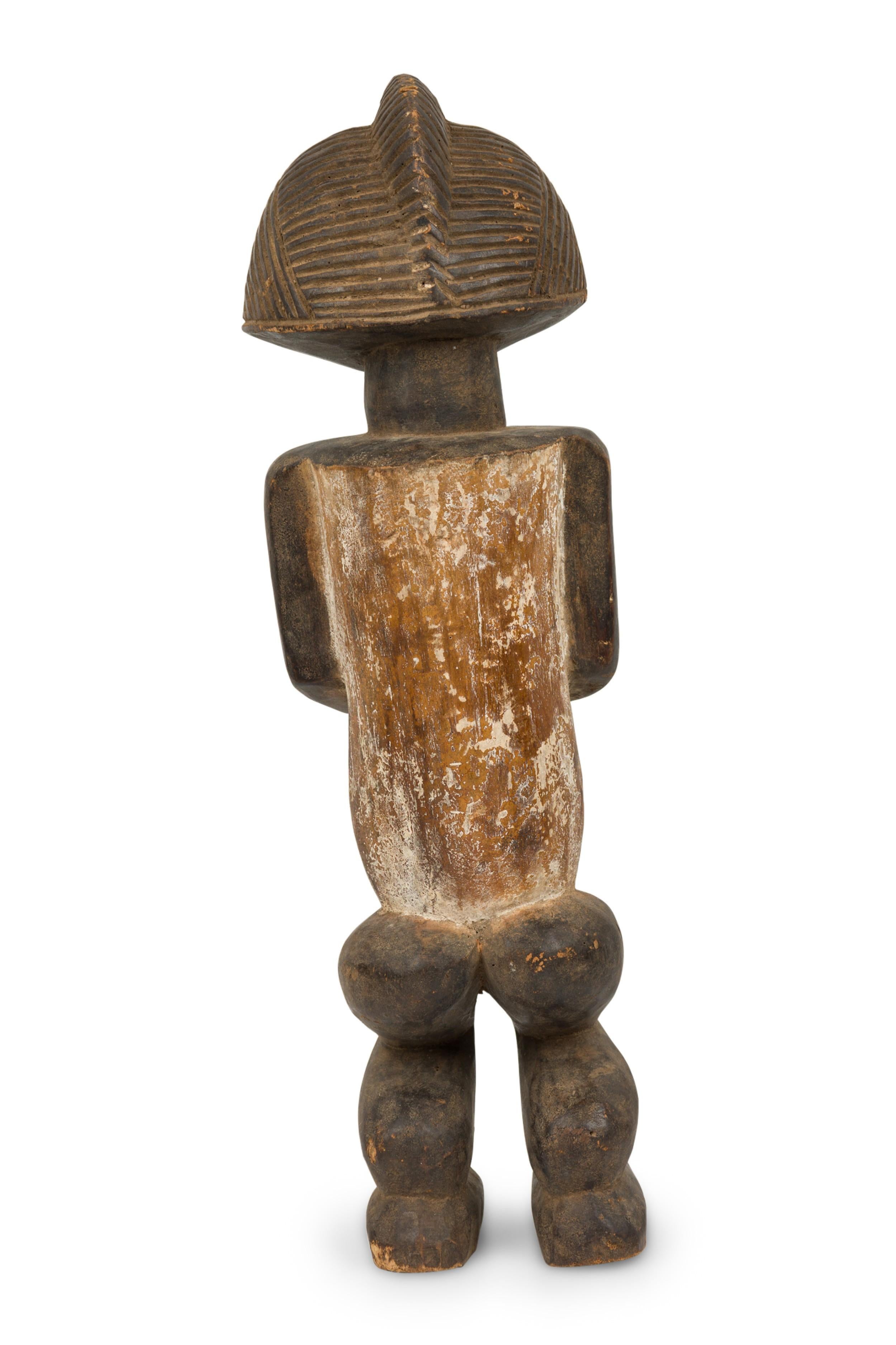 Africain Gabon africain Fin du 20e siècle Figure reliquaire masculine sculptée à la main en vente