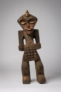 Figura maschile di Ambete in legno intagliato del Gabon africano della metà del XX secolo