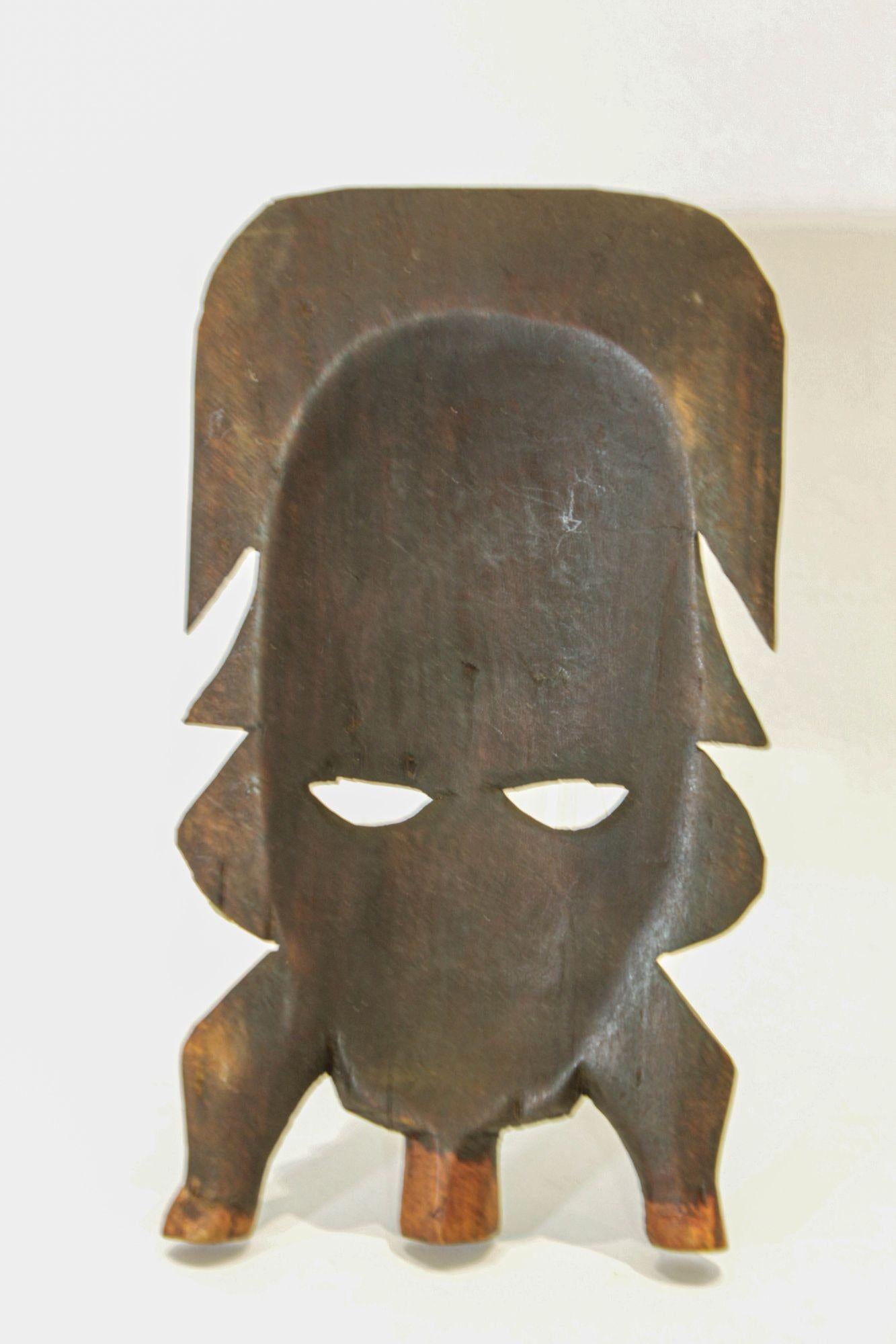 Máscara decorativa de madera africana de Ghana Escultura de pared Ghanés en venta