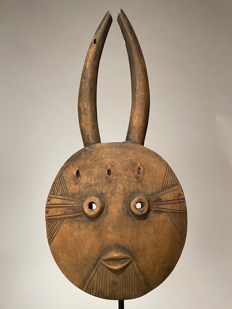 20ième siècle Masque tribal africain de style Goli monté sur une base en acier personnalisée en vente