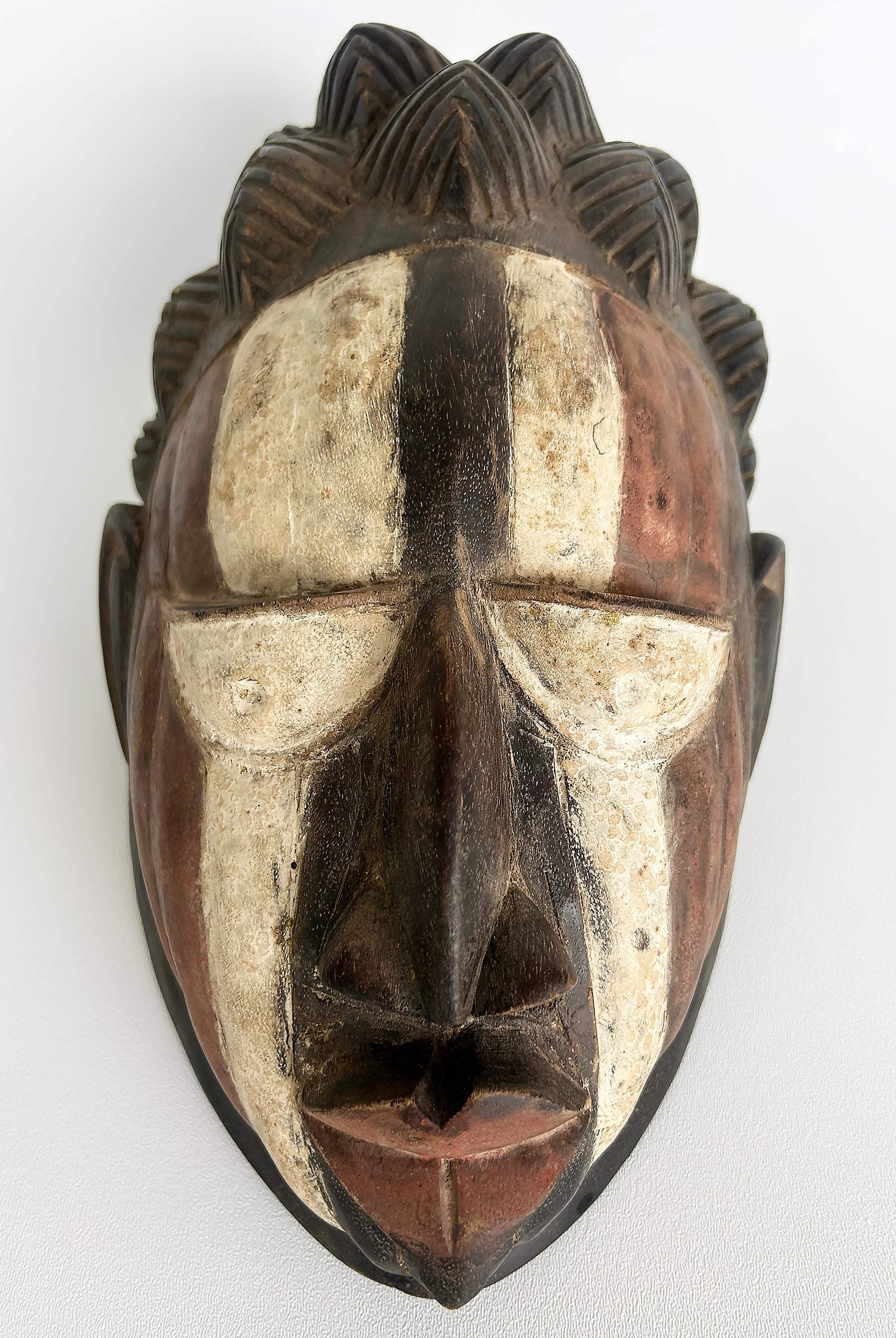Afrikanische handgeschnitzte Ahnenmaske für lebende Geister, Kongolesen (Kongolesisch) im Angebot