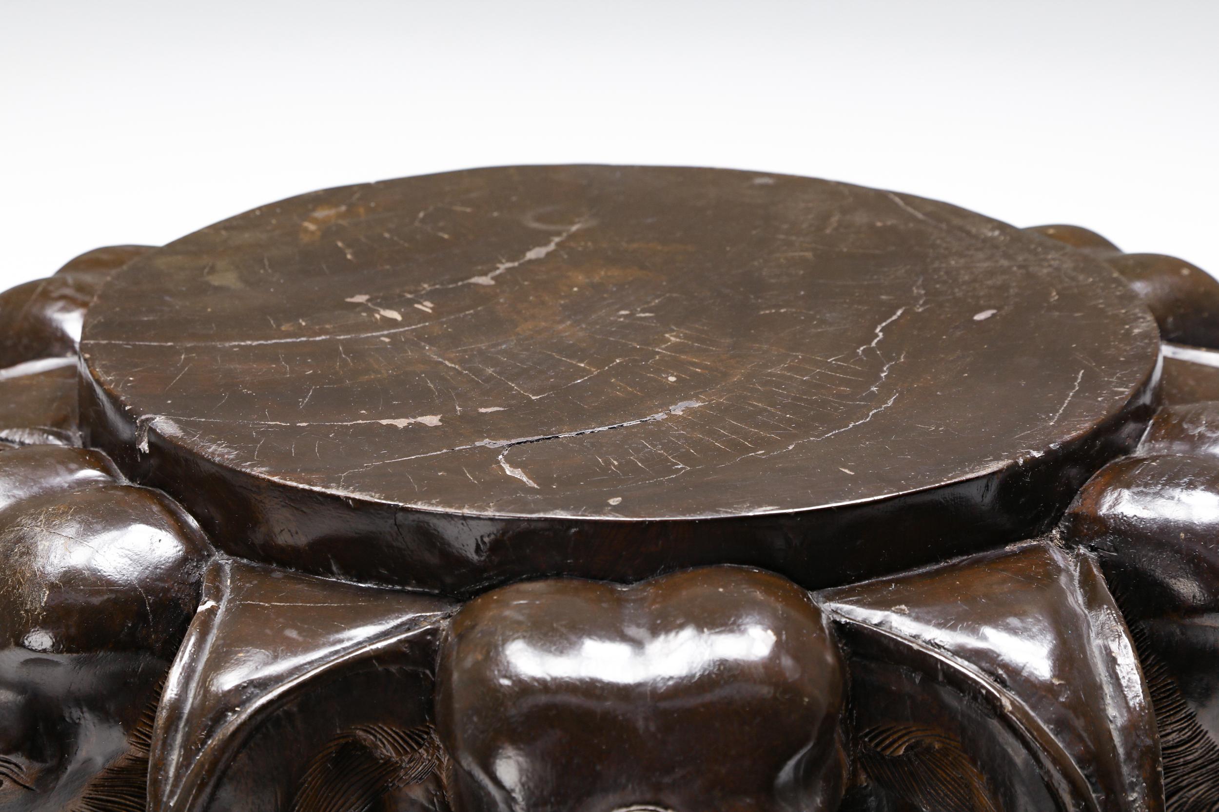 African Hand Carved Elephant Side Table, 20th Century In Excellent Condition In Antwerp, BE