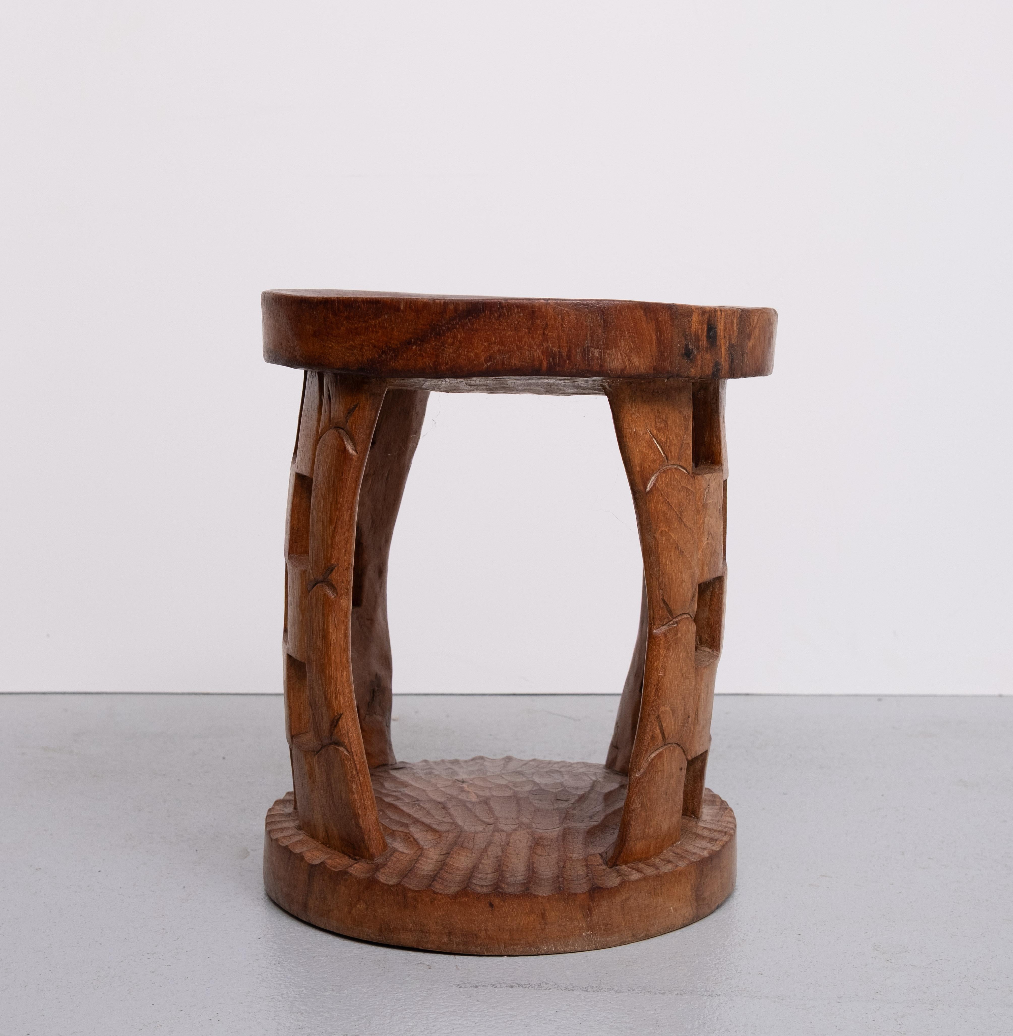 Afrikanischer handgeschnitzter Hocker Kamerun 1950er Jahre im Angebot 2