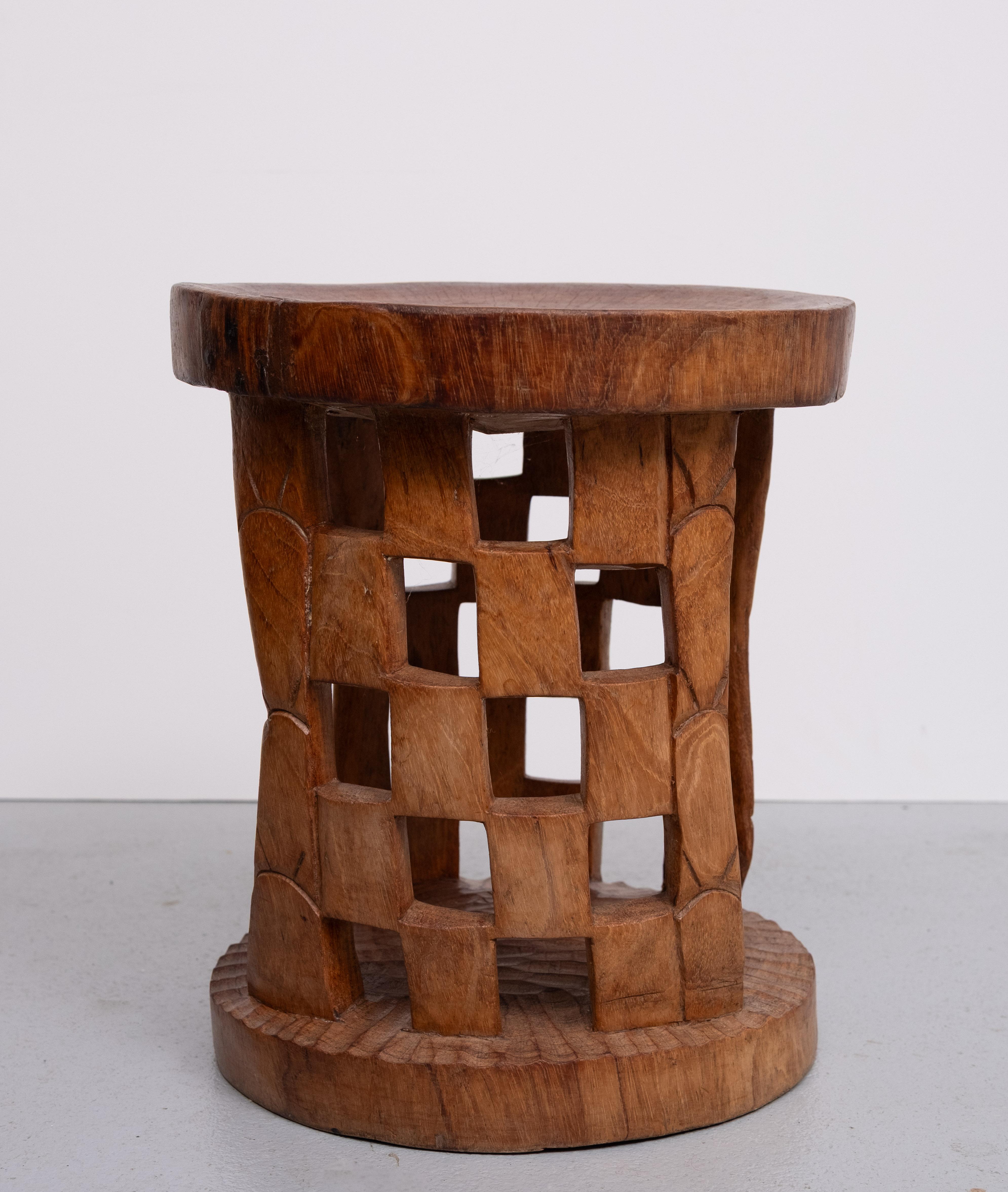 Afrikanischer handgeschnitzter Hocker Kamerun 1950er Jahre im Zustand „Gut“ im Angebot in Den Haag, NL