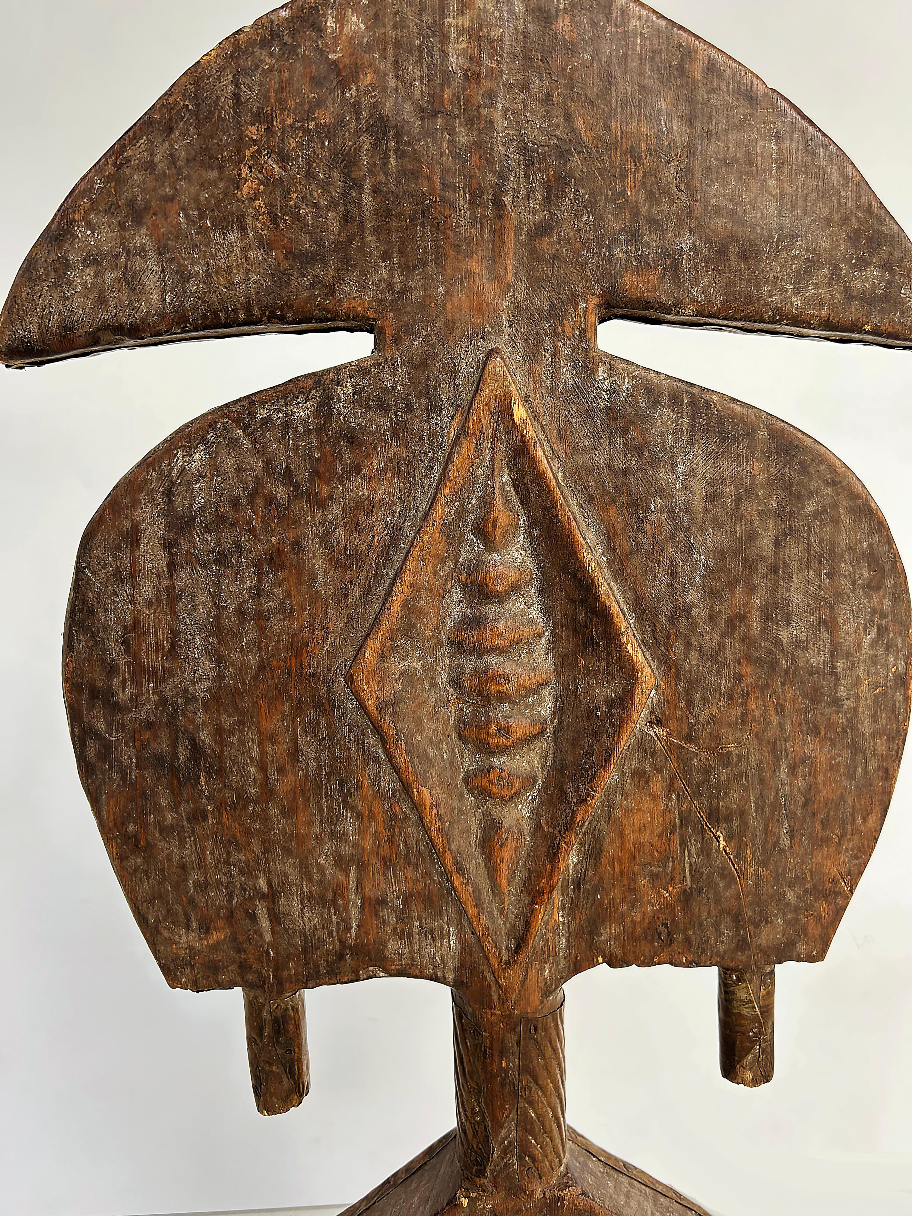 African Hand-Carved Wood Decorative Figurative Reliquary from Gabon 20th Century 2